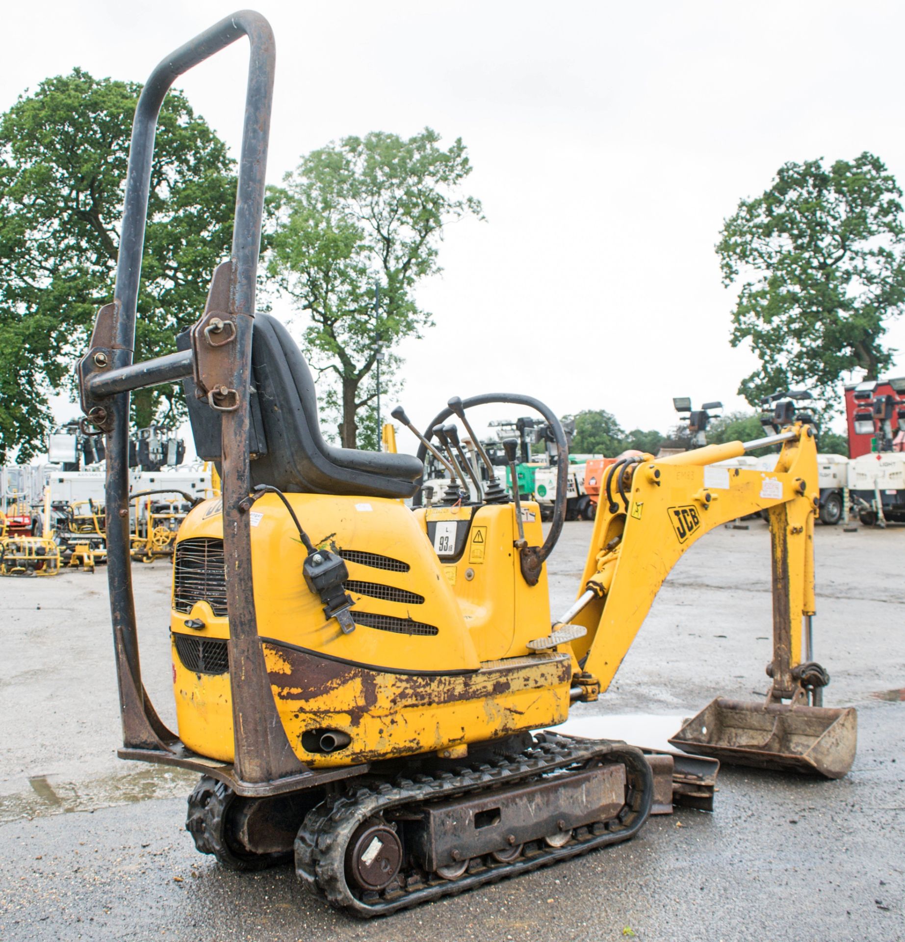 JCB 8008 0.8 tonne rubber tracked micro excavator Year: 2006 S/N: 1148840 Recorded Hours: 747 blade, - Image 4 of 12