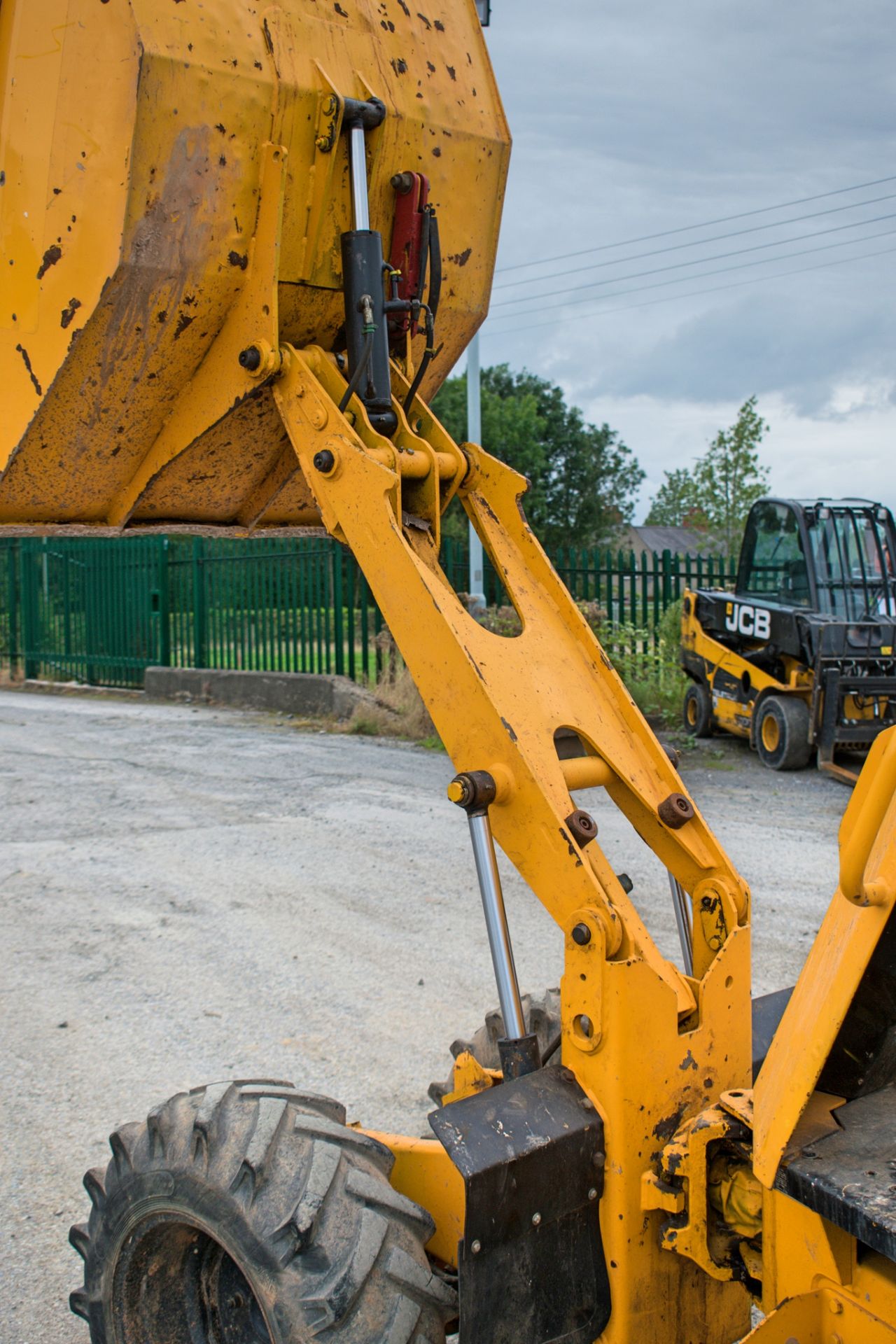 Thwaites 1 tonne hi-tip dumper Year: 2006 S/N: 5A9415 Recorded Hours: 2820 220E0050 - Image 8 of 14