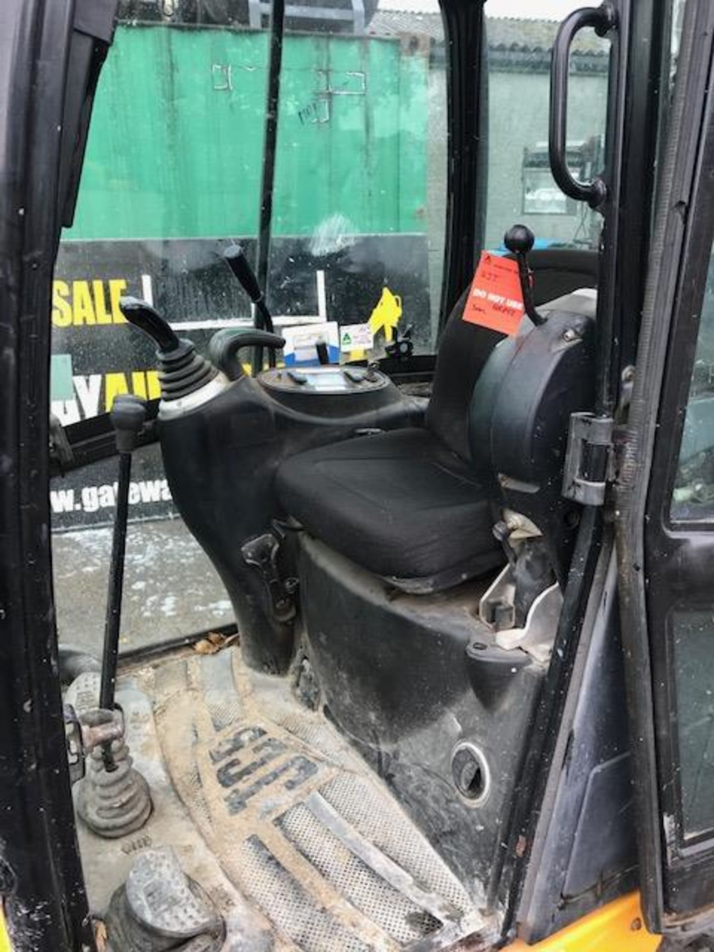 JCB 8016 1.5 tonne rubber tracked mini excavator  Year: 2013 S/N: 2071351 Recorded Hours: 1480 c/w - Image 16 of 18