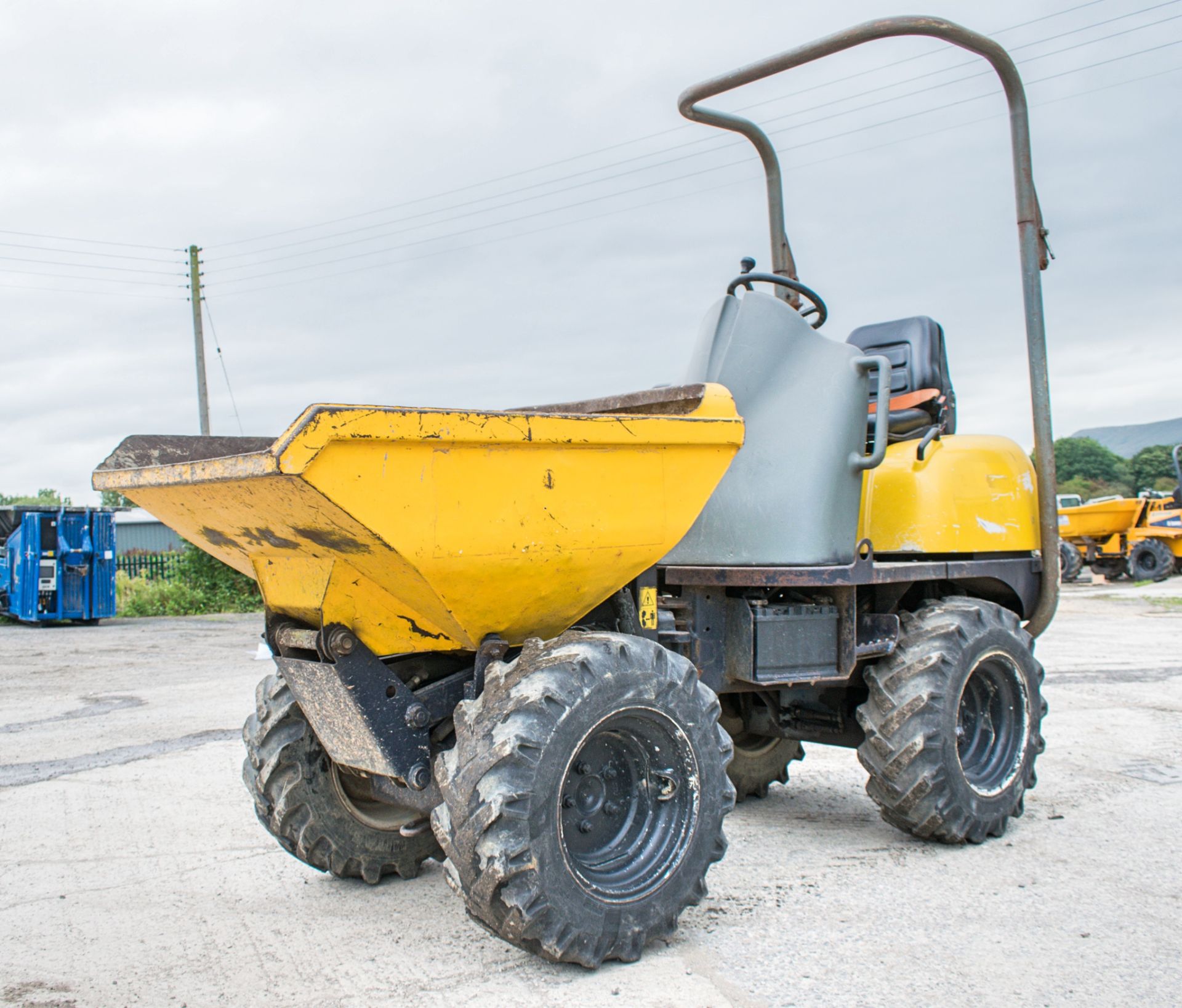 Lifton 850 850kg hi-tip dumper Year: 2003 S/N: 000661 Recorded Hours: 1679 W00DM675