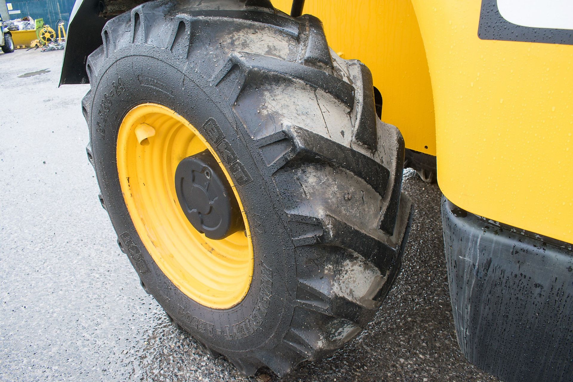 JCB 533-105 10.5 metre telescopic handler Date of Registration: 2013 S/N: 2149316 Recorded hours: - Image 10 of 14