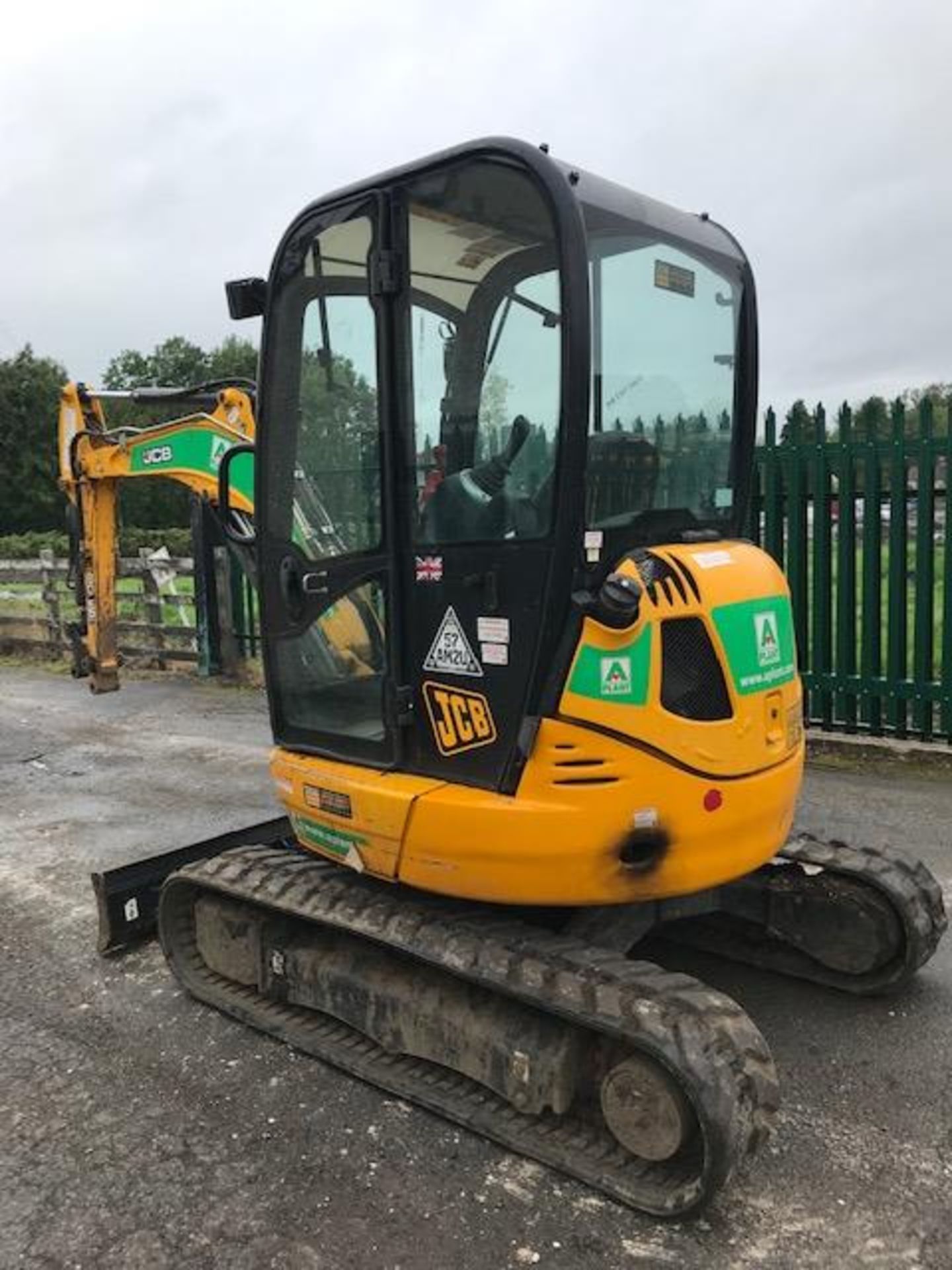 JCB 8025 ZTS 2.6 tonne rubber tracked zero tail swing mini excavator  Year: 2015 S/N: 2226815 - Bild 2 aus 18