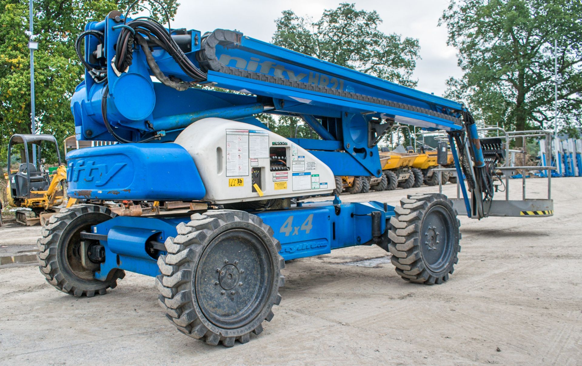 Niftylift HR 21 D diesel driven 4 wheel drive boom lift access platform  Year: 2006 S/N: 2113695 - Image 4 of 12
