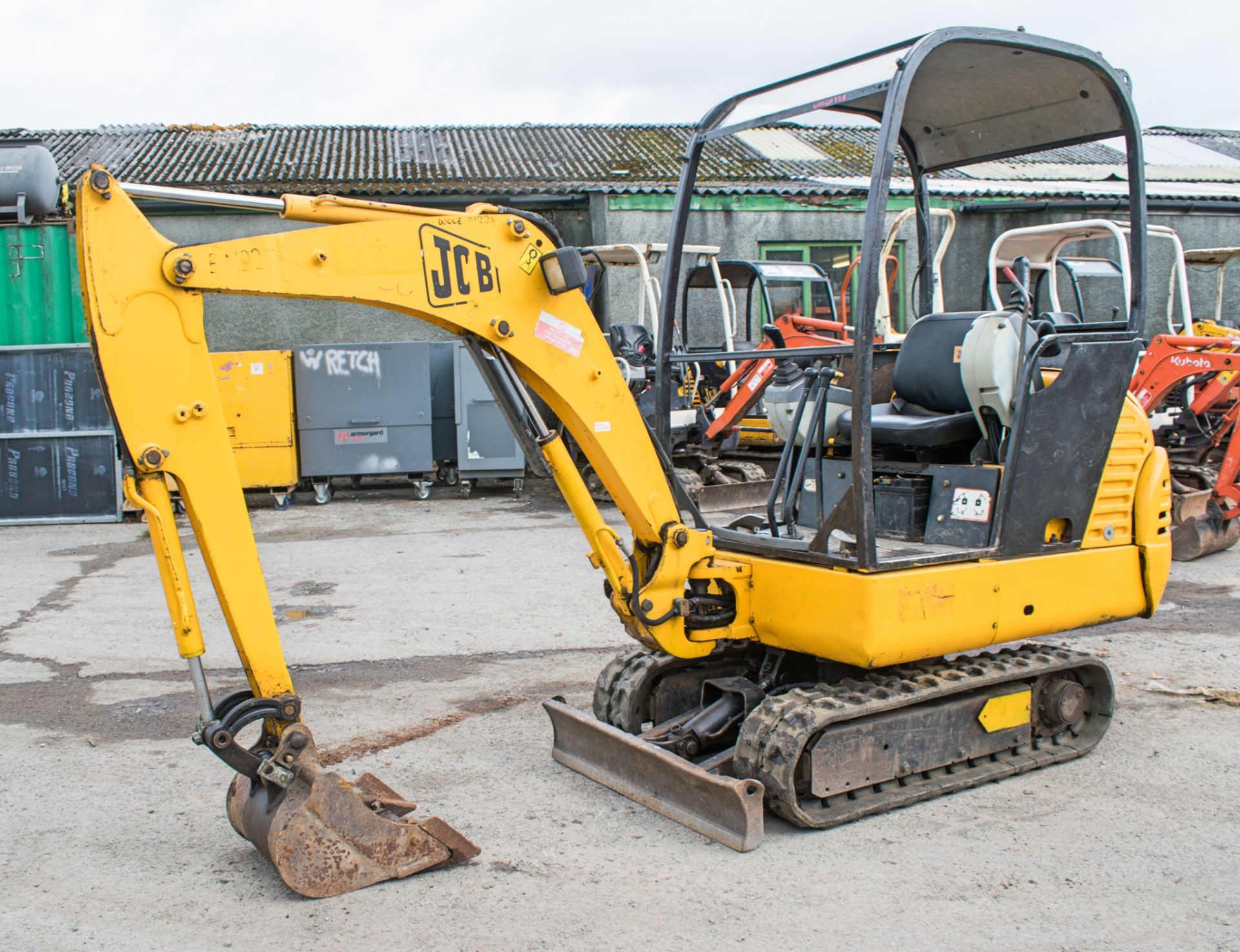 JCB 8015 1.5 tonne rubber tracked mini excavator Year: 2004 S/N: 1021045 Recorded Hours: 561 blade &