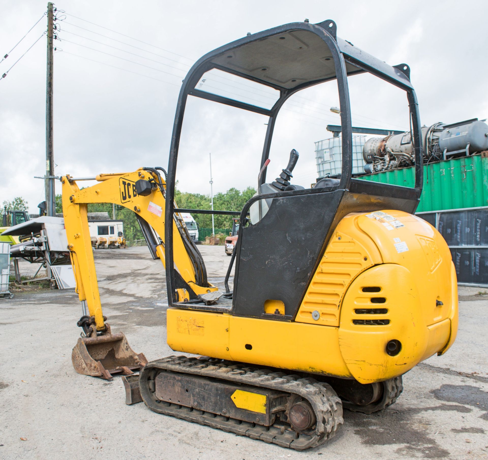 JCB 8015 1.5 tonne rubber tracked mini excavator Year: 2004 S/N: 1021045 Recorded Hours: 561 blade & - Image 3 of 12