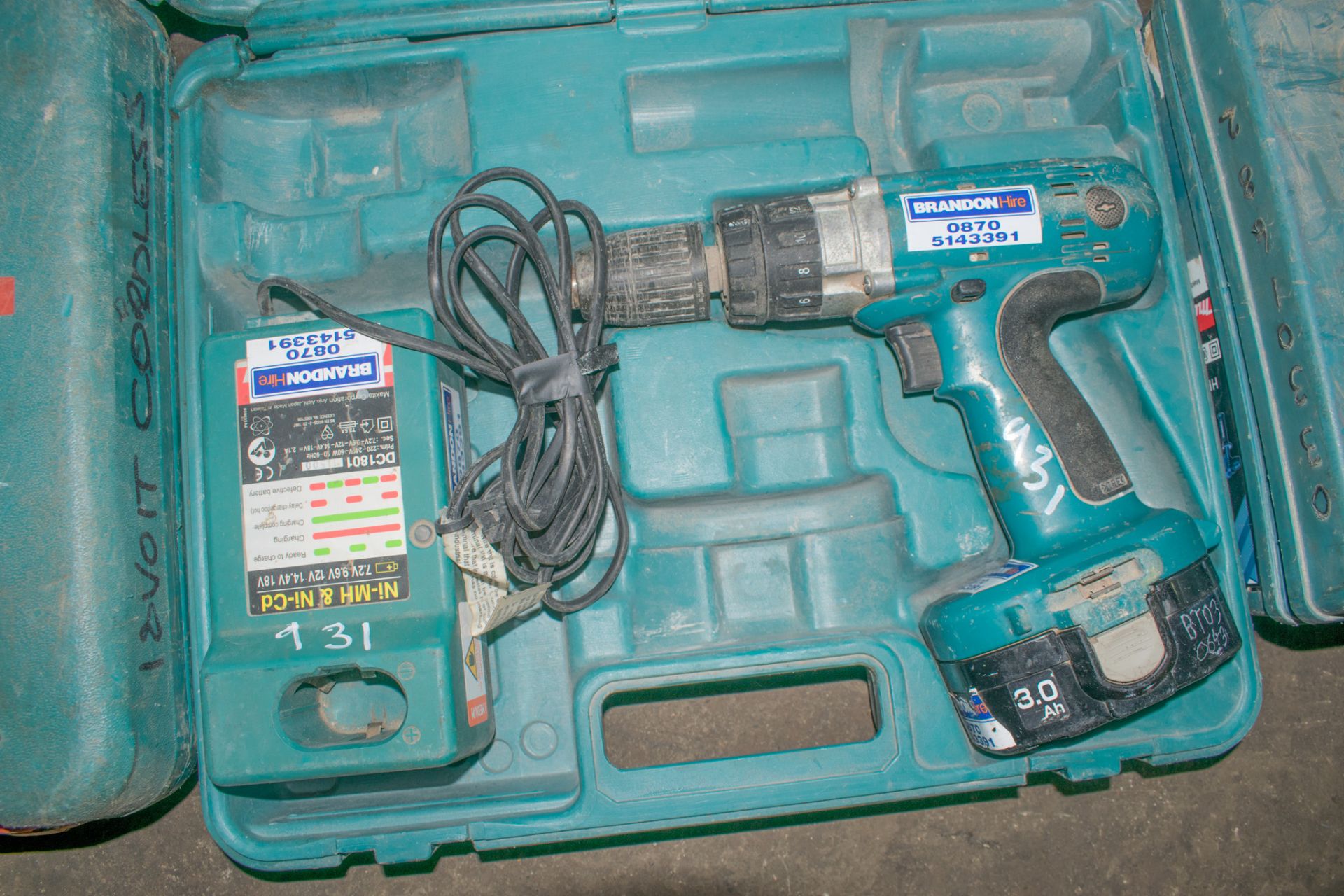 Makita cordless power drill c/w charger, battery & carry case