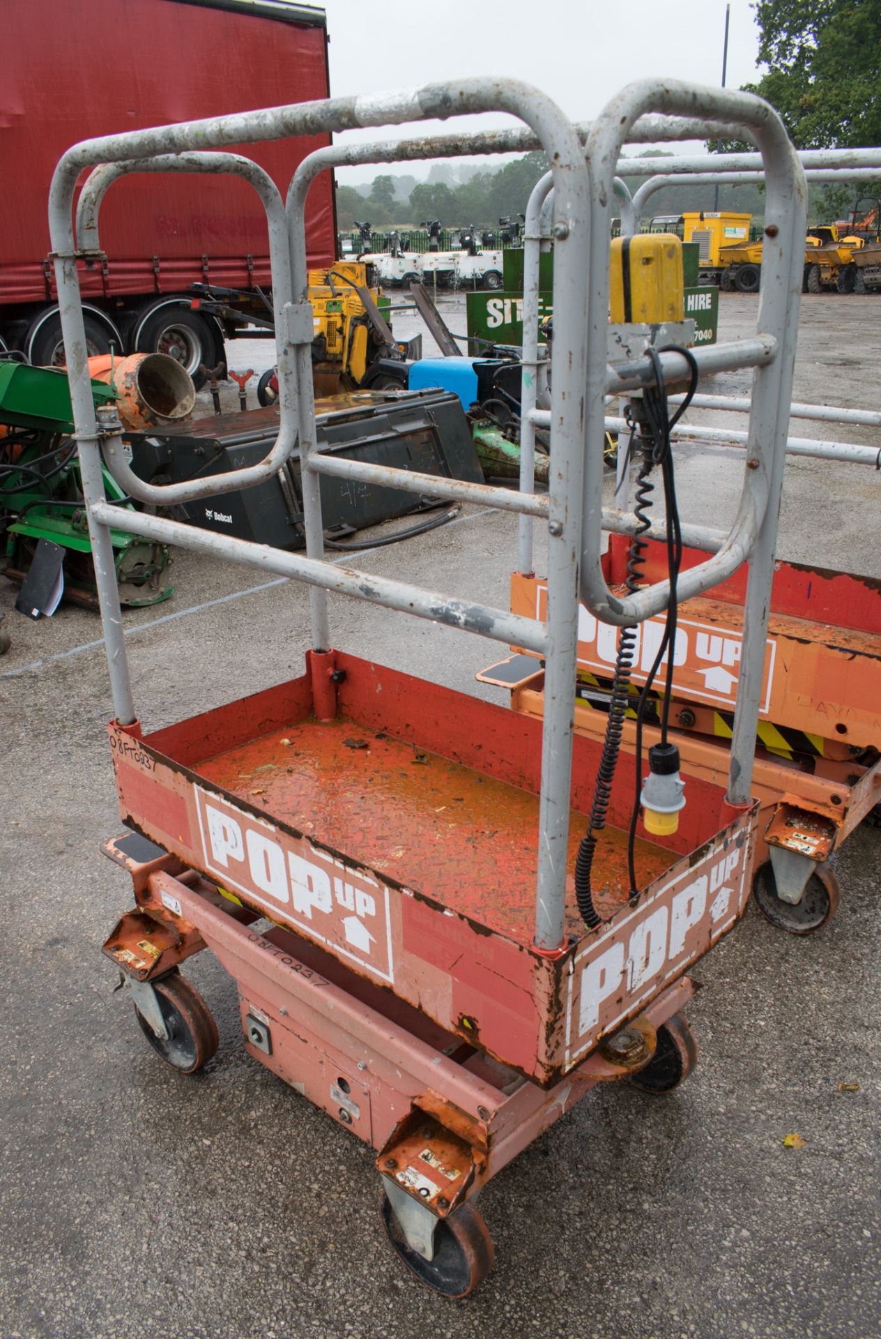 Pop-up battery electric push along scissor lift 08FT0237 - Image 2 of 2