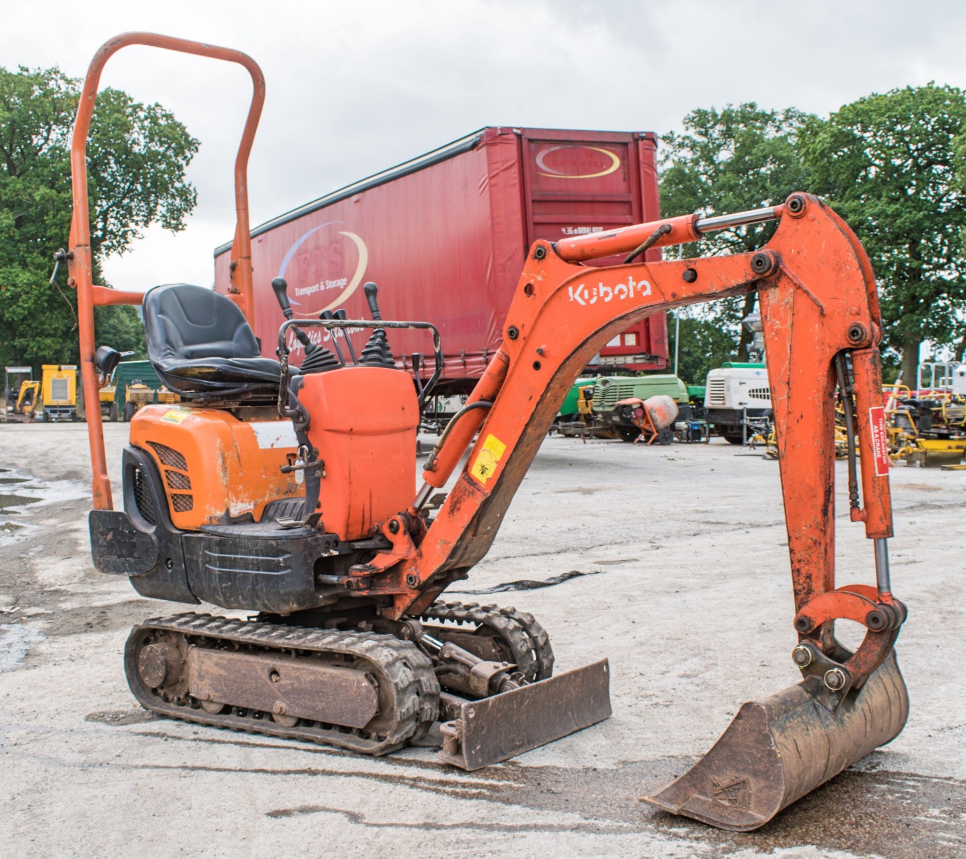 Kubota KX008 0.8 tonne rubber tracked excavator Year: 2004 S/N: 12388 Recorded Hours: 4151 blade, - Image 2 of 12