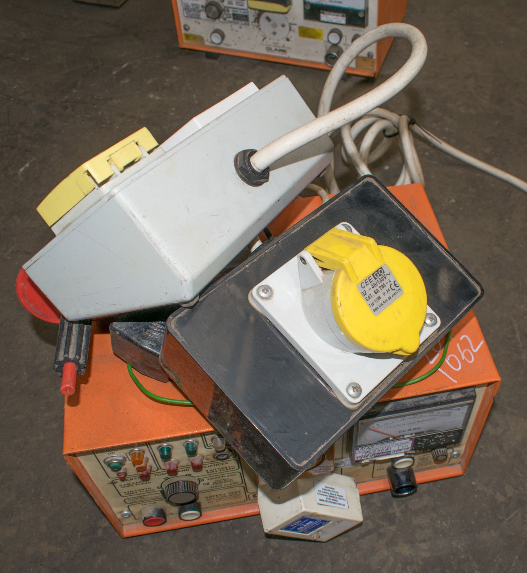 CLARE B255 portable appliance tester Complete with socket box, beacon and H.T. probe