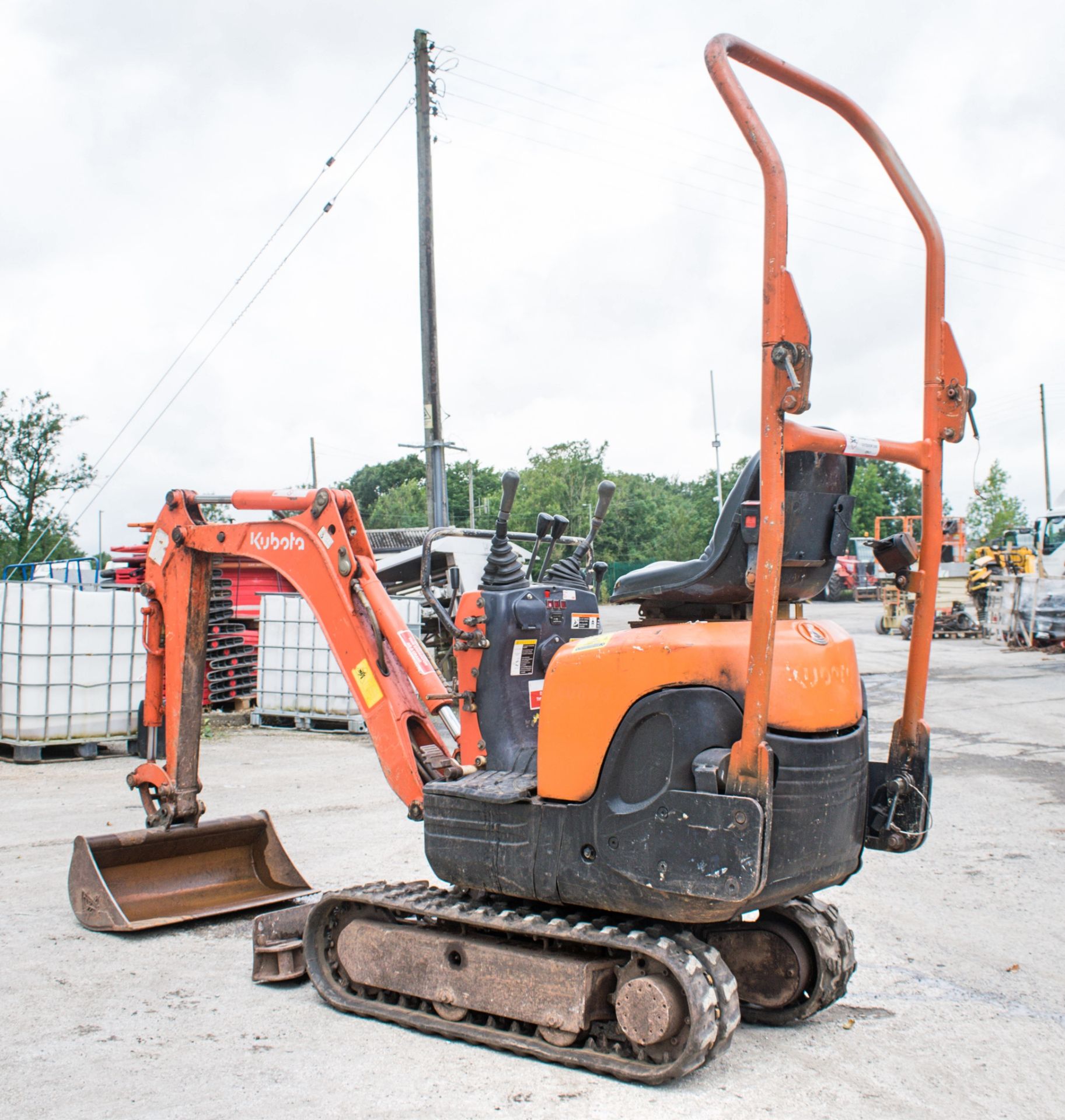 Kubota KX008 0.8 tonne rubber tracked excavator Year: 2004 S/N: 12388 Recorded Hours: 4151 blade, - Image 4 of 12