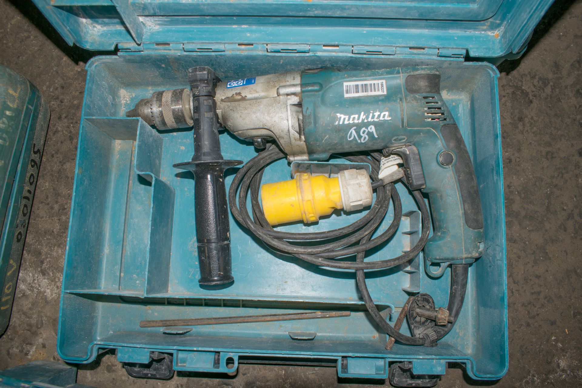 Makita 110v power drill c/w carry case