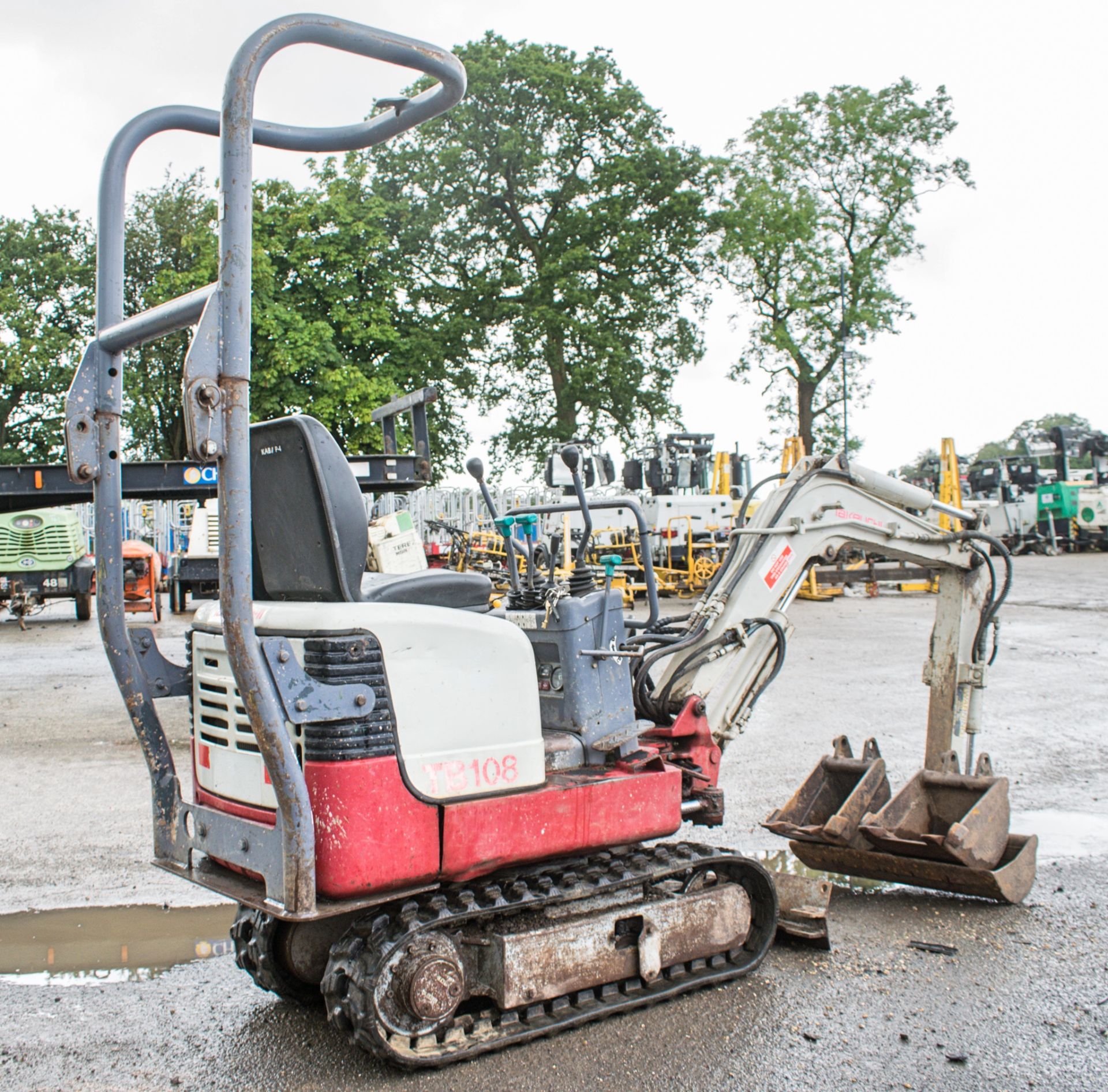 Takeuchi TB108 0.8 tonne rubber tracked micro excavator Year: 2003 S/N: 10810661 Recorded Hours: - Image 4 of 12