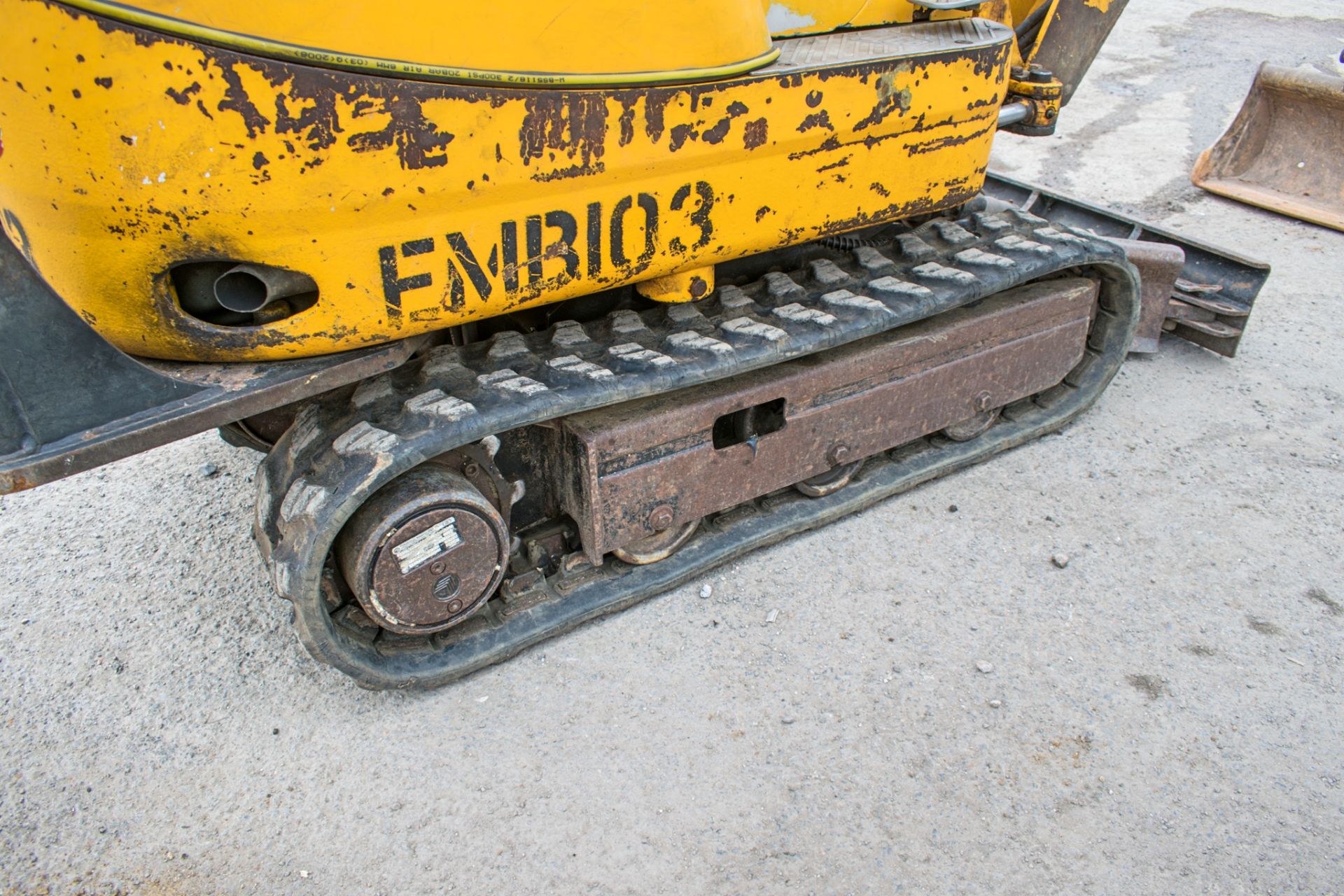 JCB 8008 0.8 tonne rubber tracked micro excavator Year: 2005 S/N: 1148543 Recorded Hours: 2981 blade - Image 8 of 12