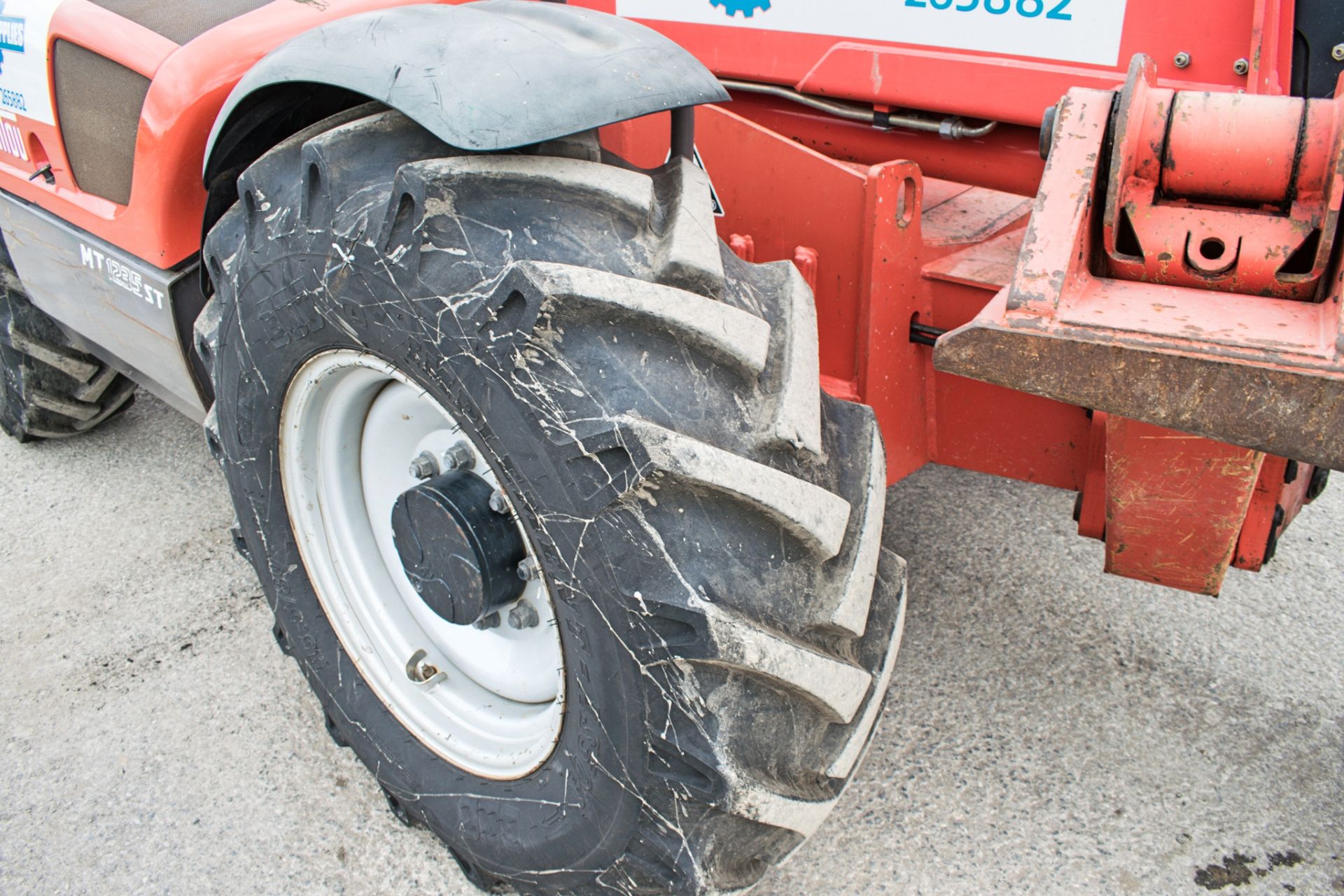 Manitou MT1235 ST 12 metre telescopic handler Year: 2011 S/N: 593550 Recorded Hours: 2568 18422 - Image 9 of 13