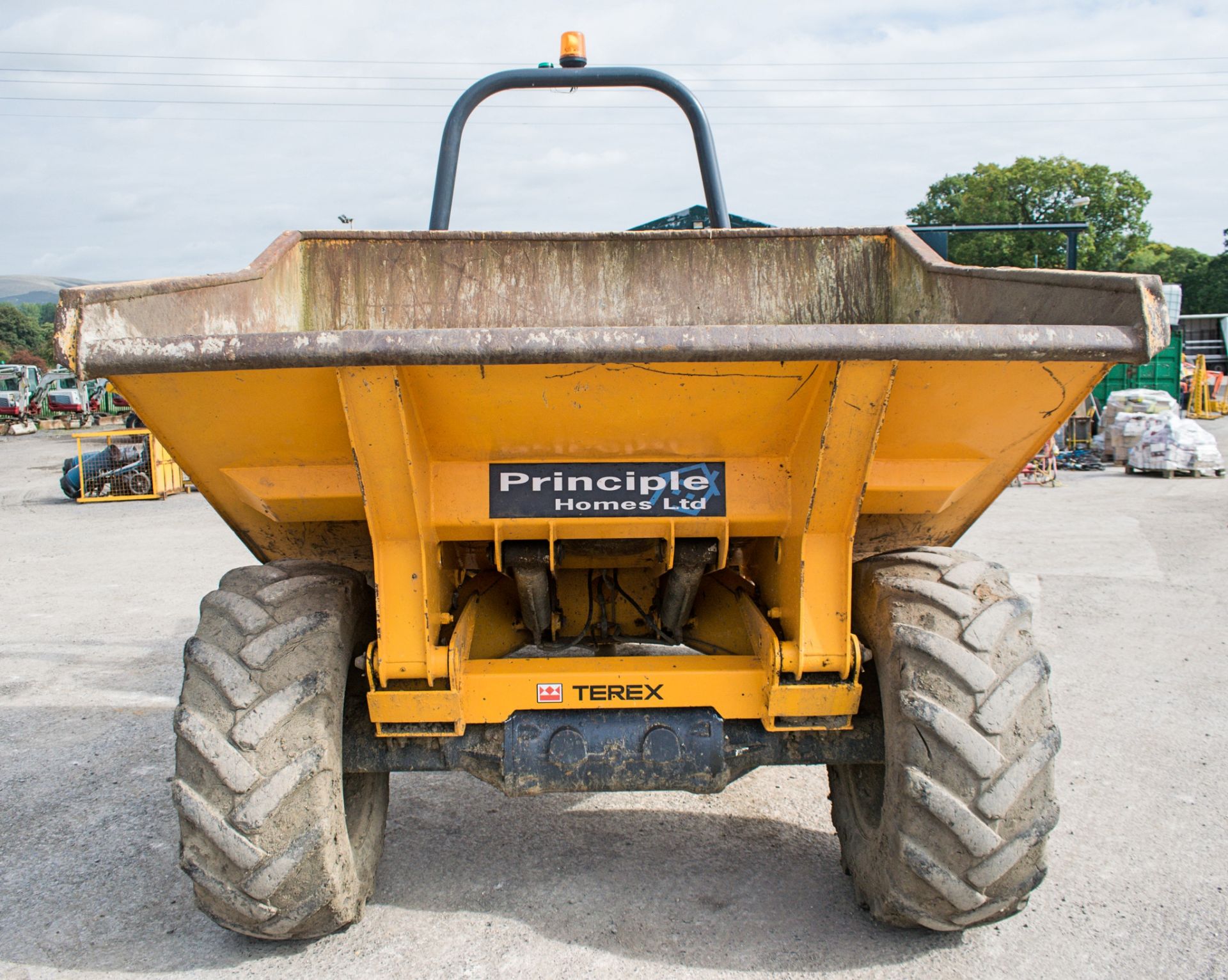 Benford Terex 6 tonne straight skip dumper  Year: 2004 S/N: ET197 Recorded Hours: 3909 - Image 5 of 15