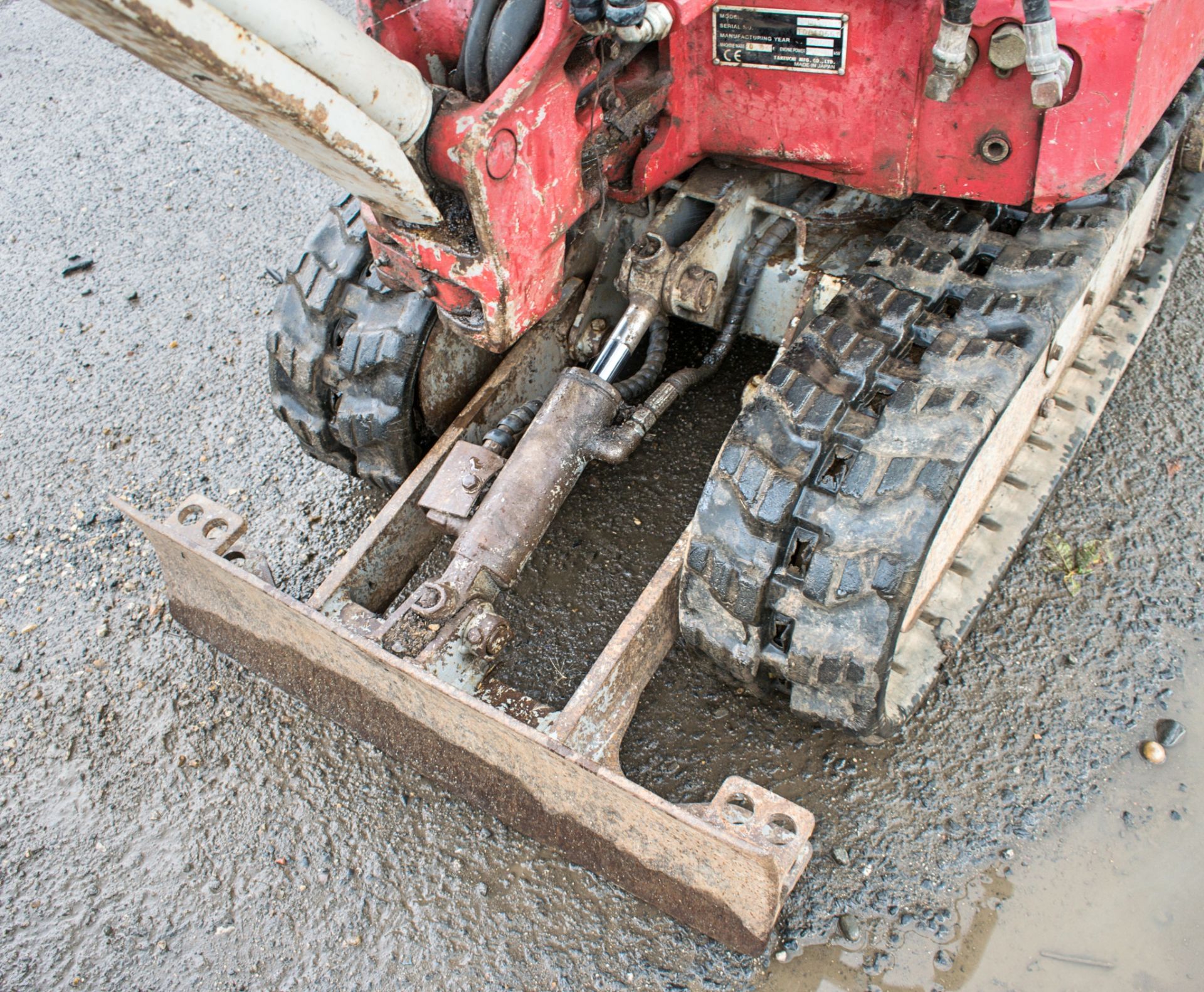 Takeuchi TB108 0.8 tonne rubber tracked micro excavator Year: 2003 S/N: 10810661 Recorded Hours: - Image 10 of 12