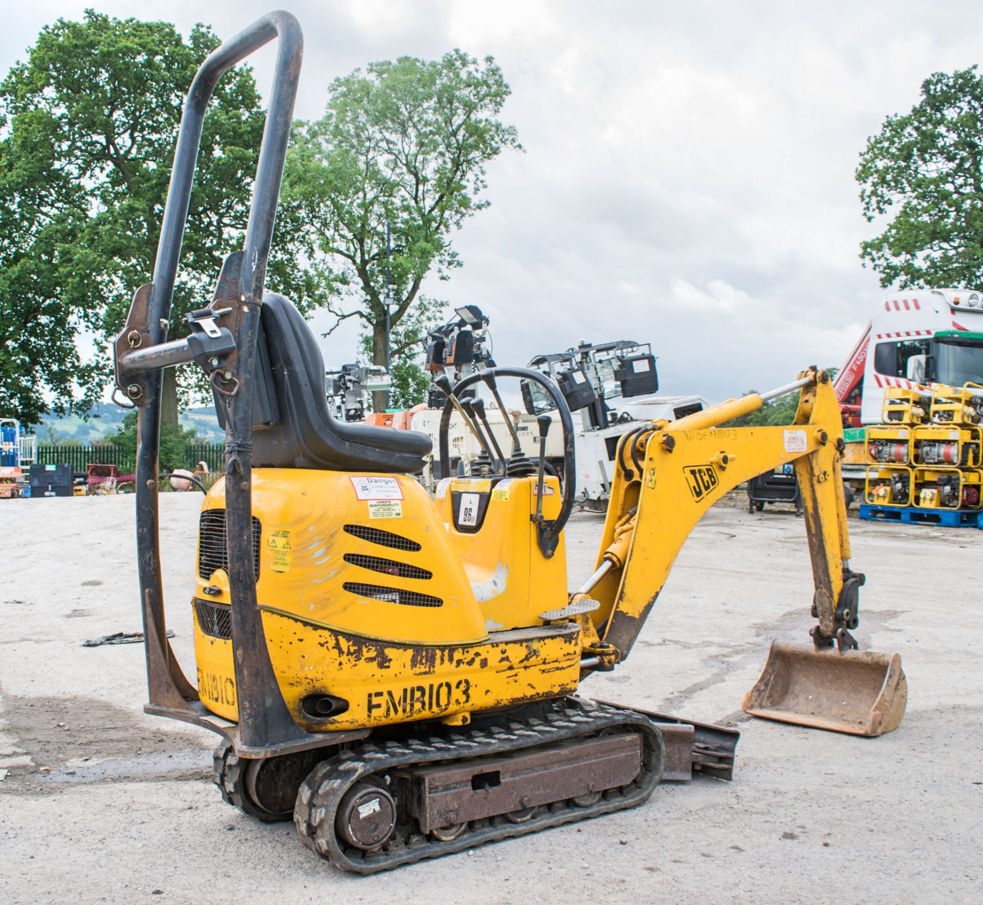 JCB 8008 0.8 tonne rubber tracked micro excavator Year: 2005 S/N: 1148543 Recorded Hours: 2981 blade - Bild 4 aus 12