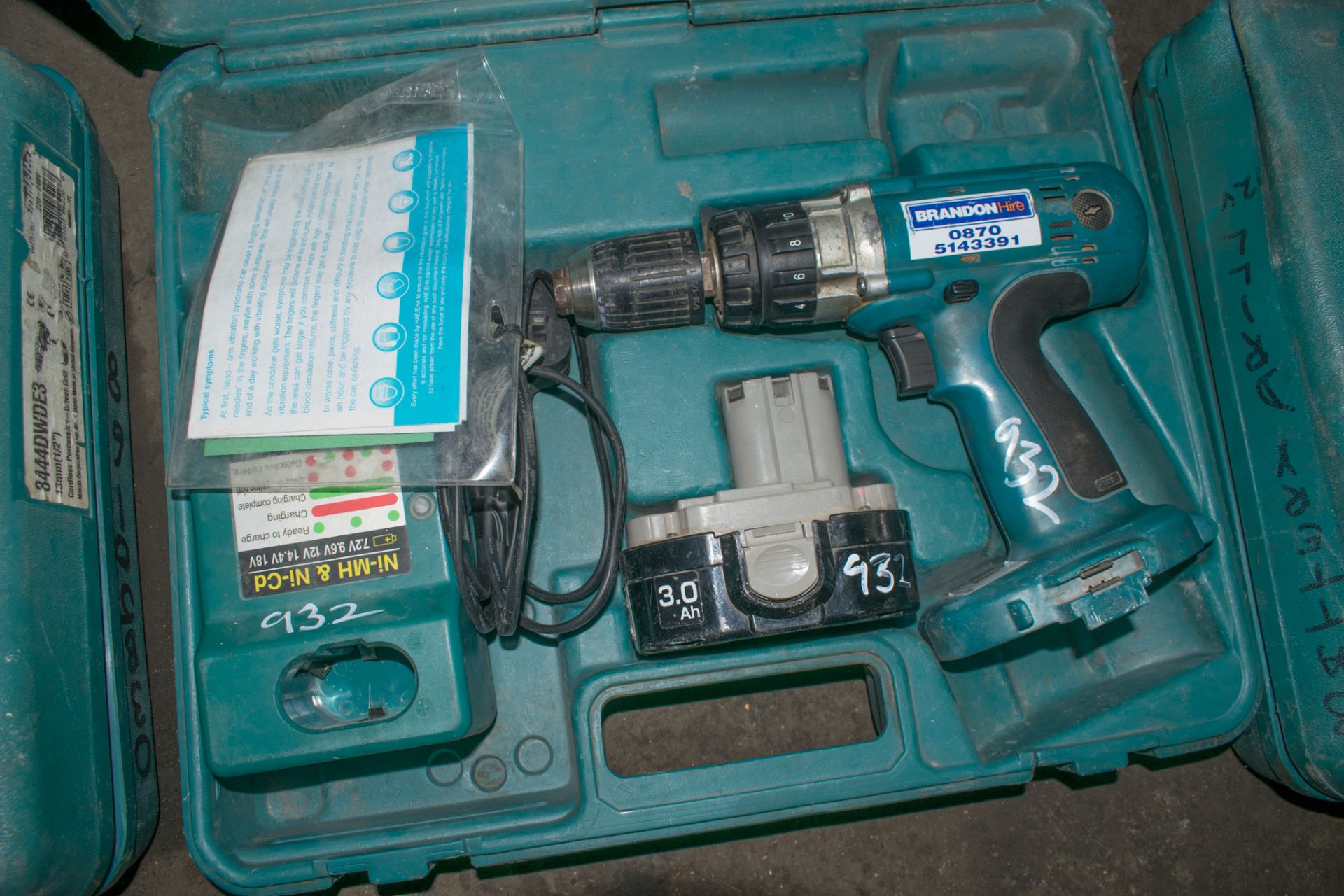 Makita cordless power drill c/w charger, battery & carry case