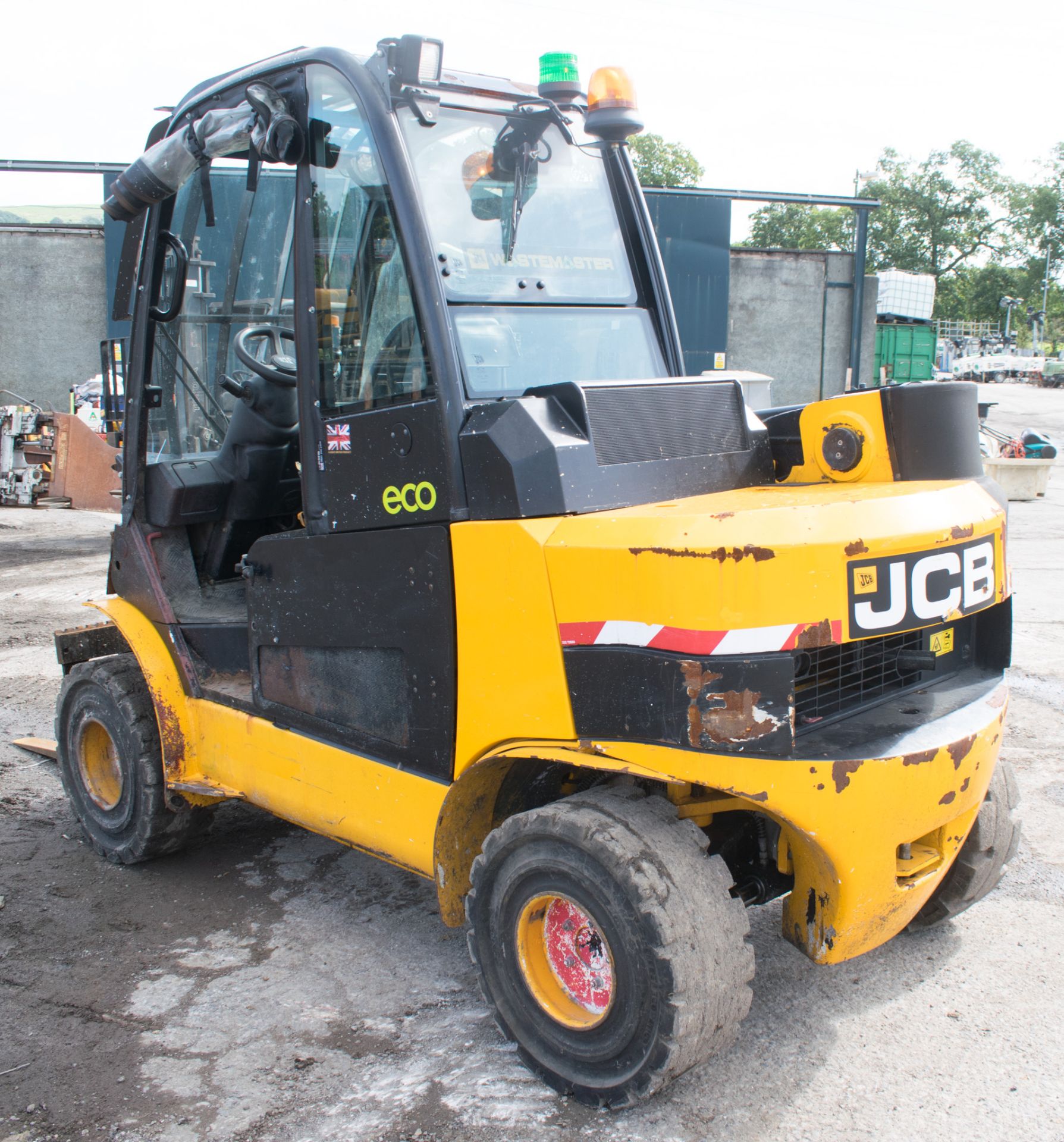 JCB TLT 35D 4wd Teletruck fork lift truck Year: 2014 S/N: 2252900 Recorded hours: 2857 - Image 2 of 8