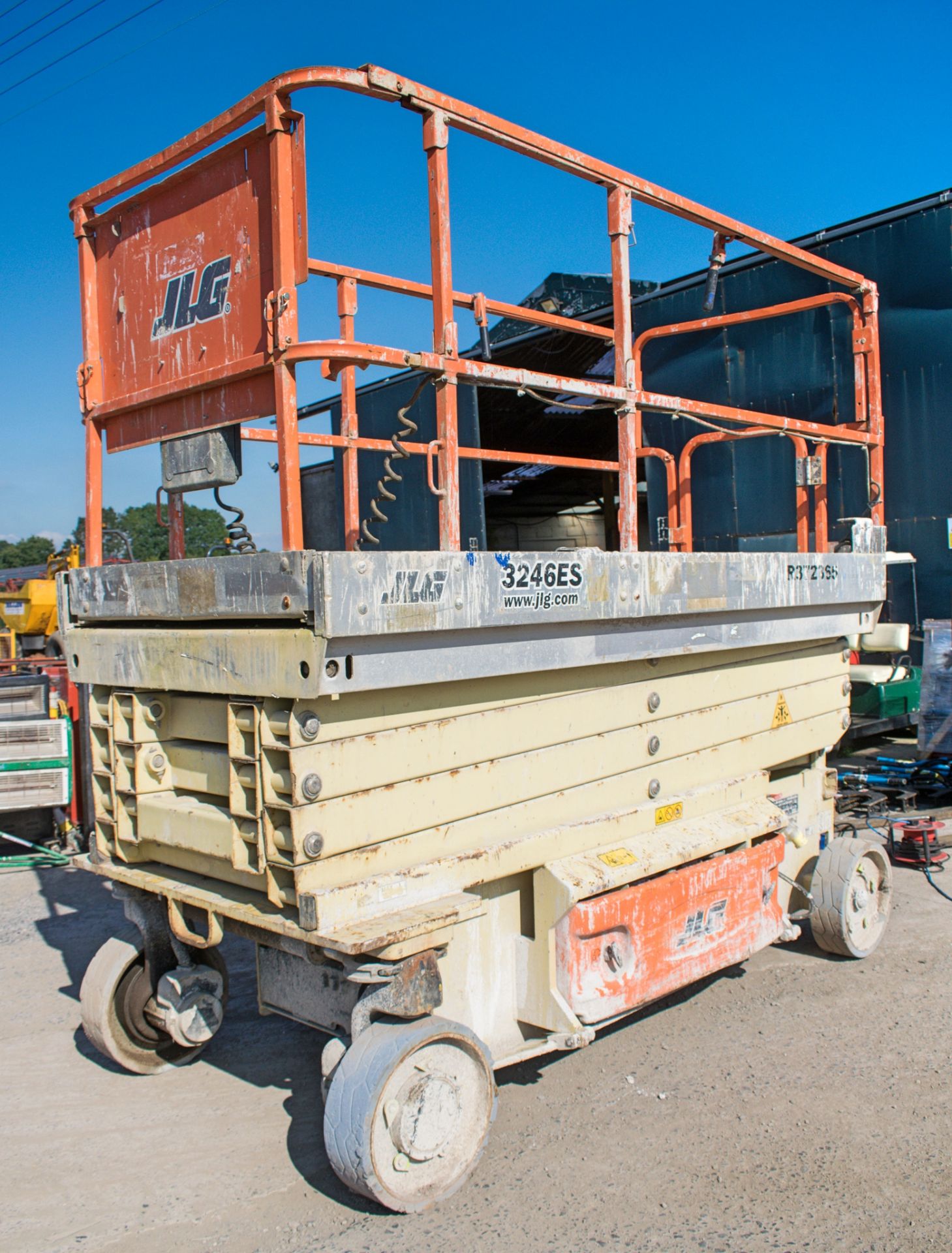 JLG 3246ES battery electric scissor lift Year: 2011 S/N: 024366 Recorded Hours: 212 R372365