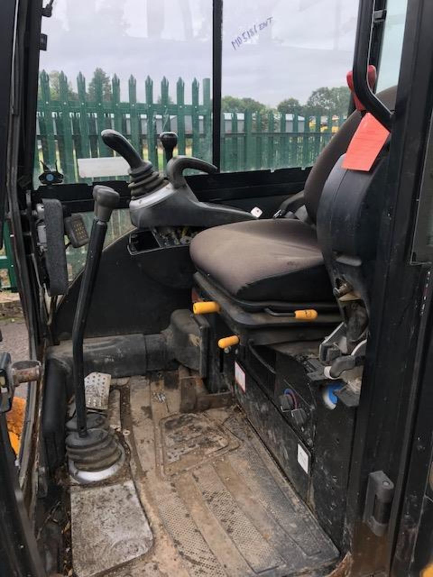 JCB 8025 ZTS 2.6 tonne rubber tracked zero tail swing mini excavator  Year: 2015 S/N: 2226815 - Image 16 of 18