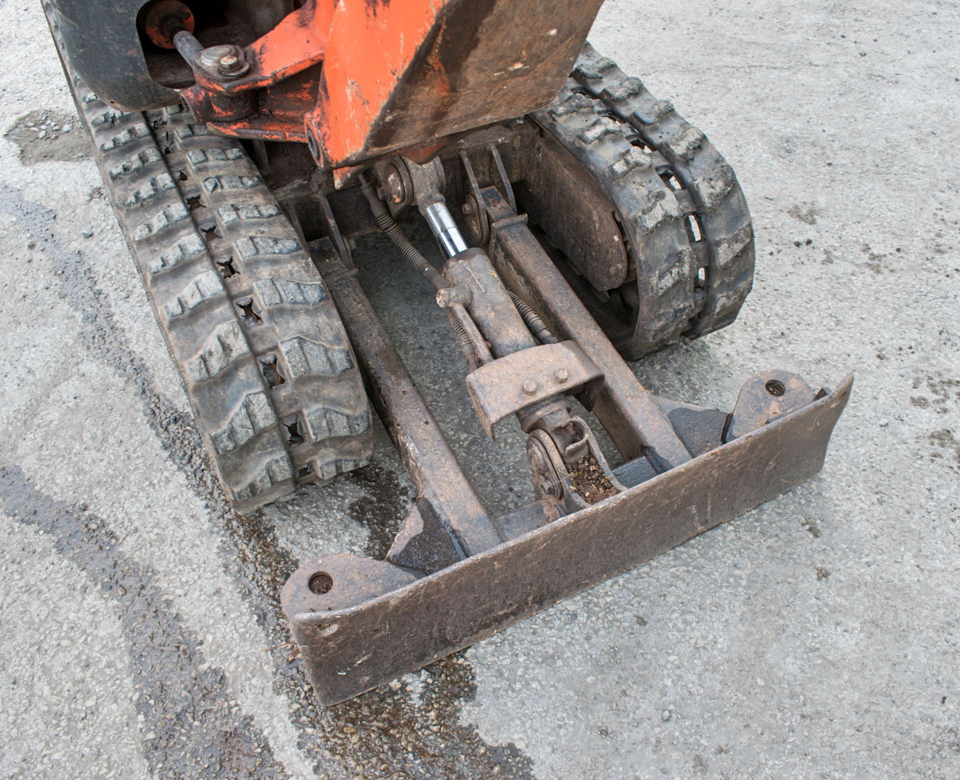 Kubota KX008 0.8 tonne rubber tracked excavator Year: 2004 S/N: 12388 Recorded Hours: 4151 blade, - Image 10 of 12