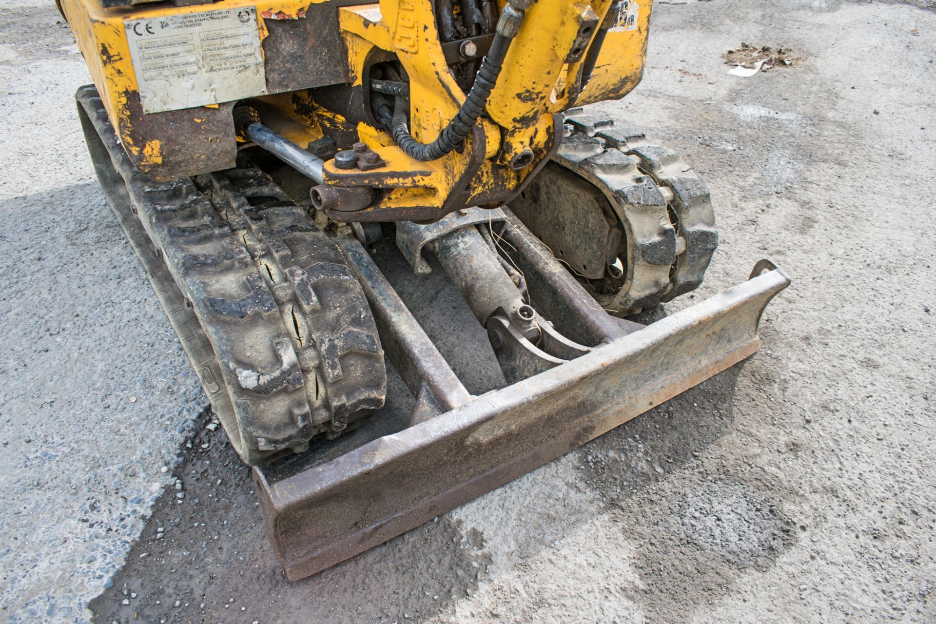 JCB 8015 1.5 tonne rubber tracked mini excavator Year: 2004 S/N: 1021875 Recorded Hours: 3217 - Image 10 of 12