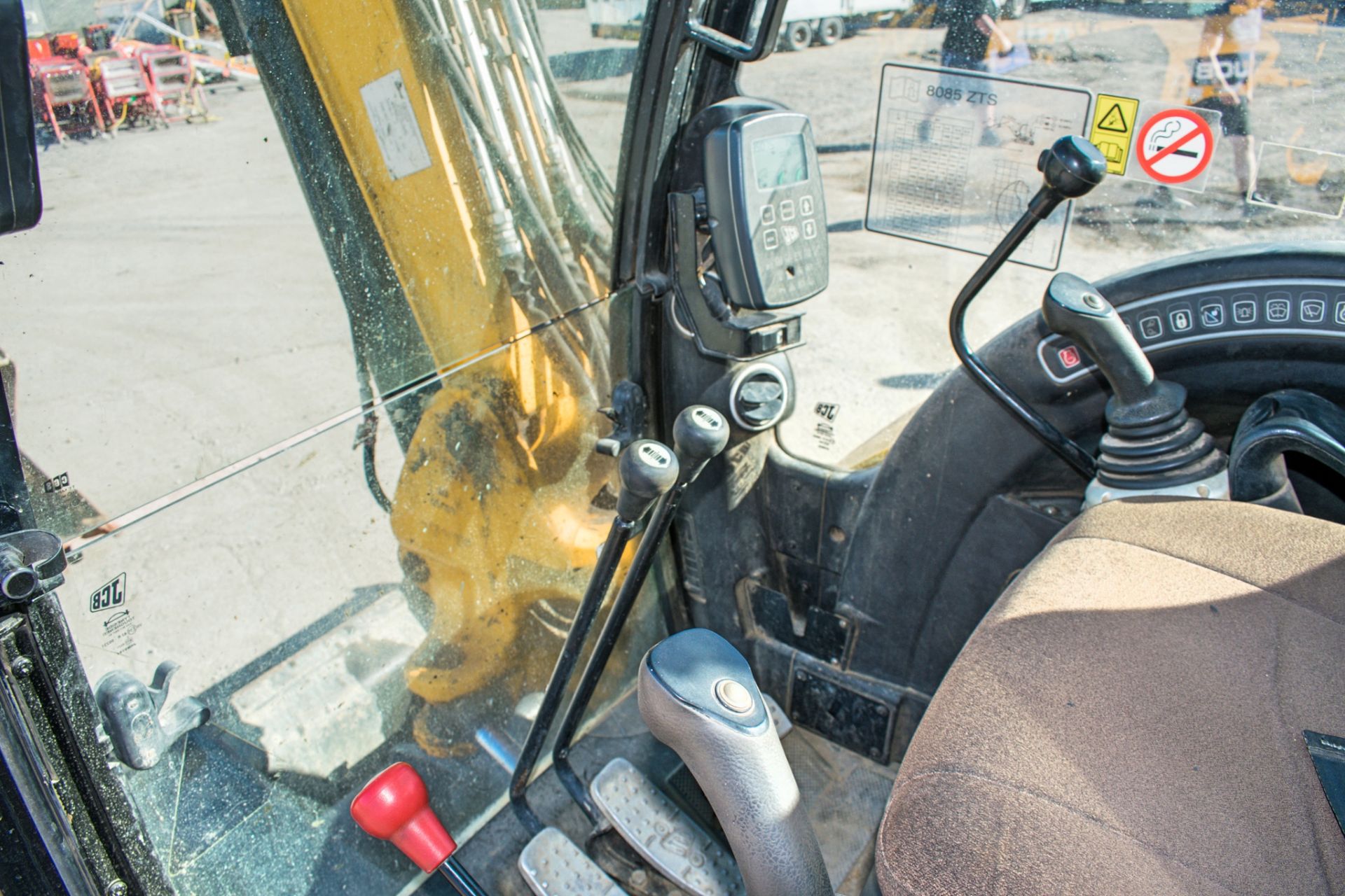 JCB 8085 ZTS 8.5 tonne rubber tracked excavator Year: 2013 S/N: 1073047 Recorded Hours: 95075 (Clock - Image 18 of 19