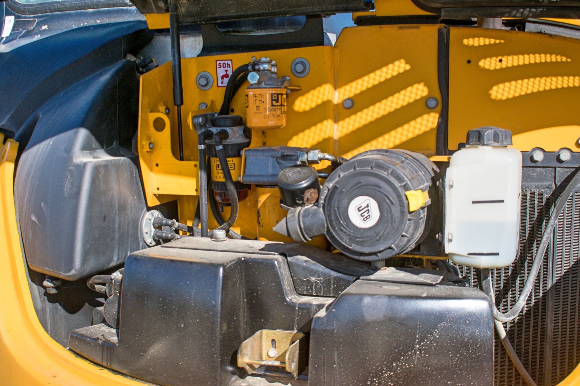 JCB 8085 ZTS 8.5 tonne rubber tracked excavator Year: 2013 S/N: 1073047 Recorded Hours: 95075 (Clock - Image 14 of 19