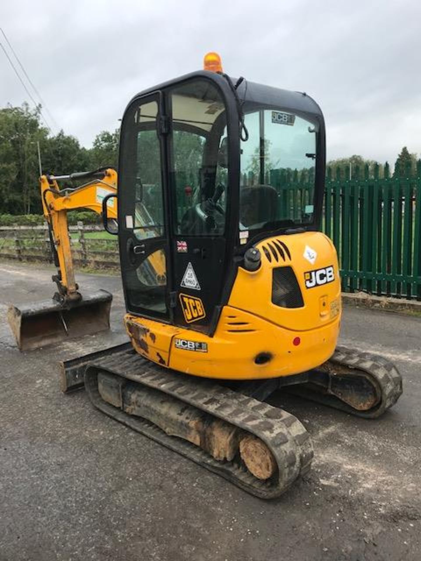 JCB 8025 ZTS 2.6 tonne rubber tracked zero tail swing mini excavator Year: 2013 S/N: 02226106 - Image 2 of 18