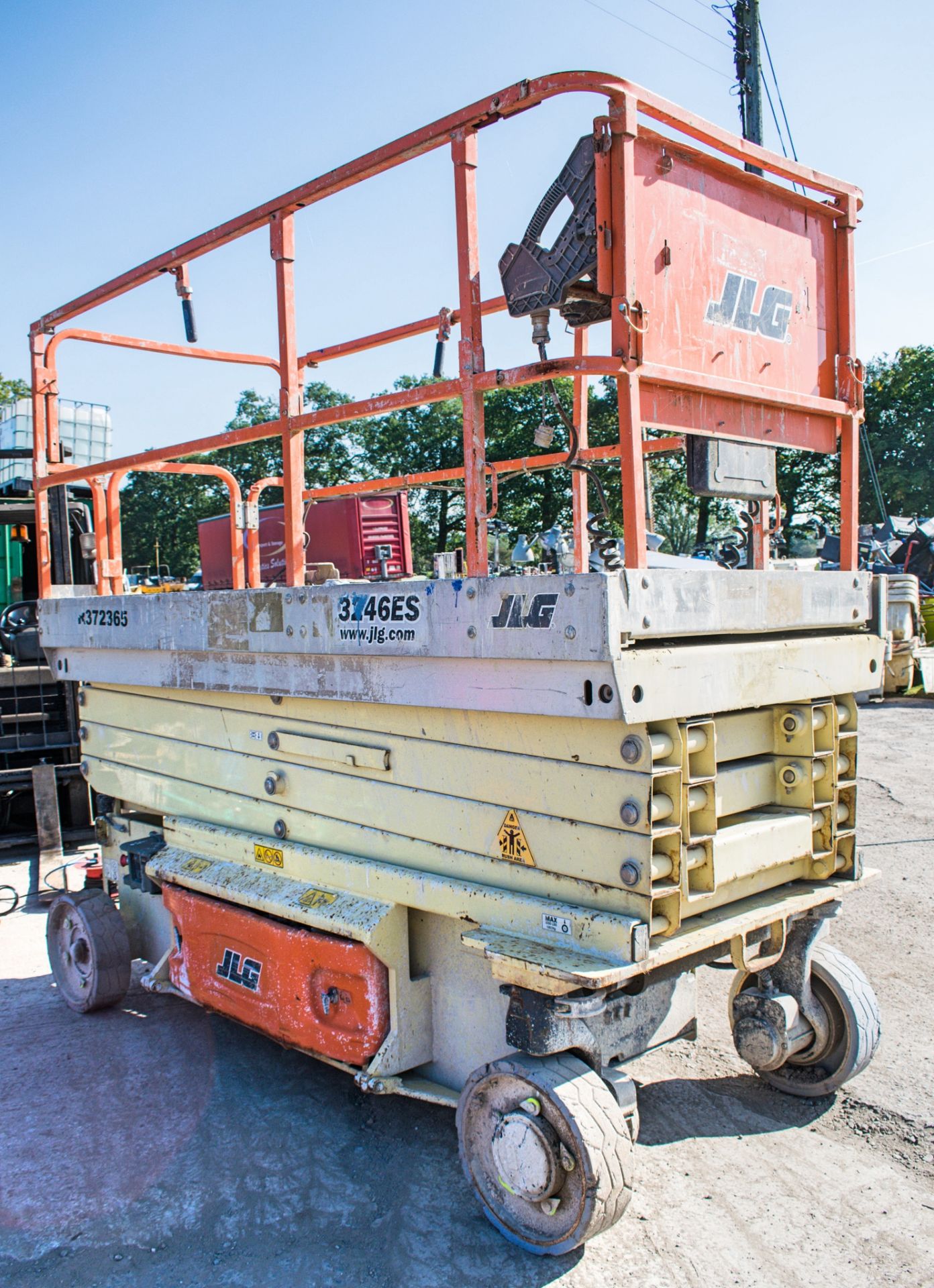 JLG 3246ES battery electric scissor lift Year: 2011 S/N: 024366 Recorded Hours: 212 R372365 - Image 3 of 9