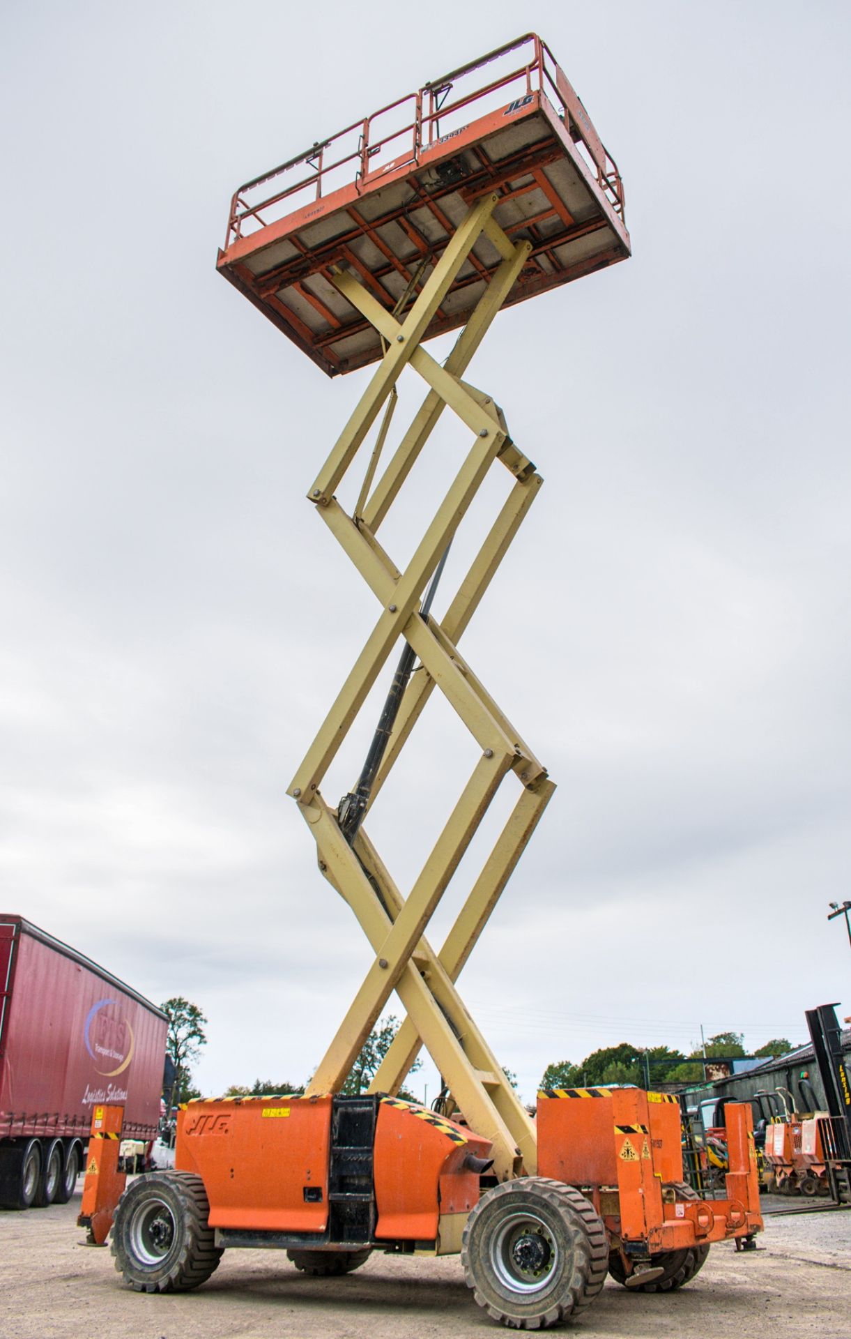 JLG 3594RT diesel driven 4x4 scissor lift Year: 2012 S/N: 210712 Recorded Hours: 641 A581927 - Image 11 of 14