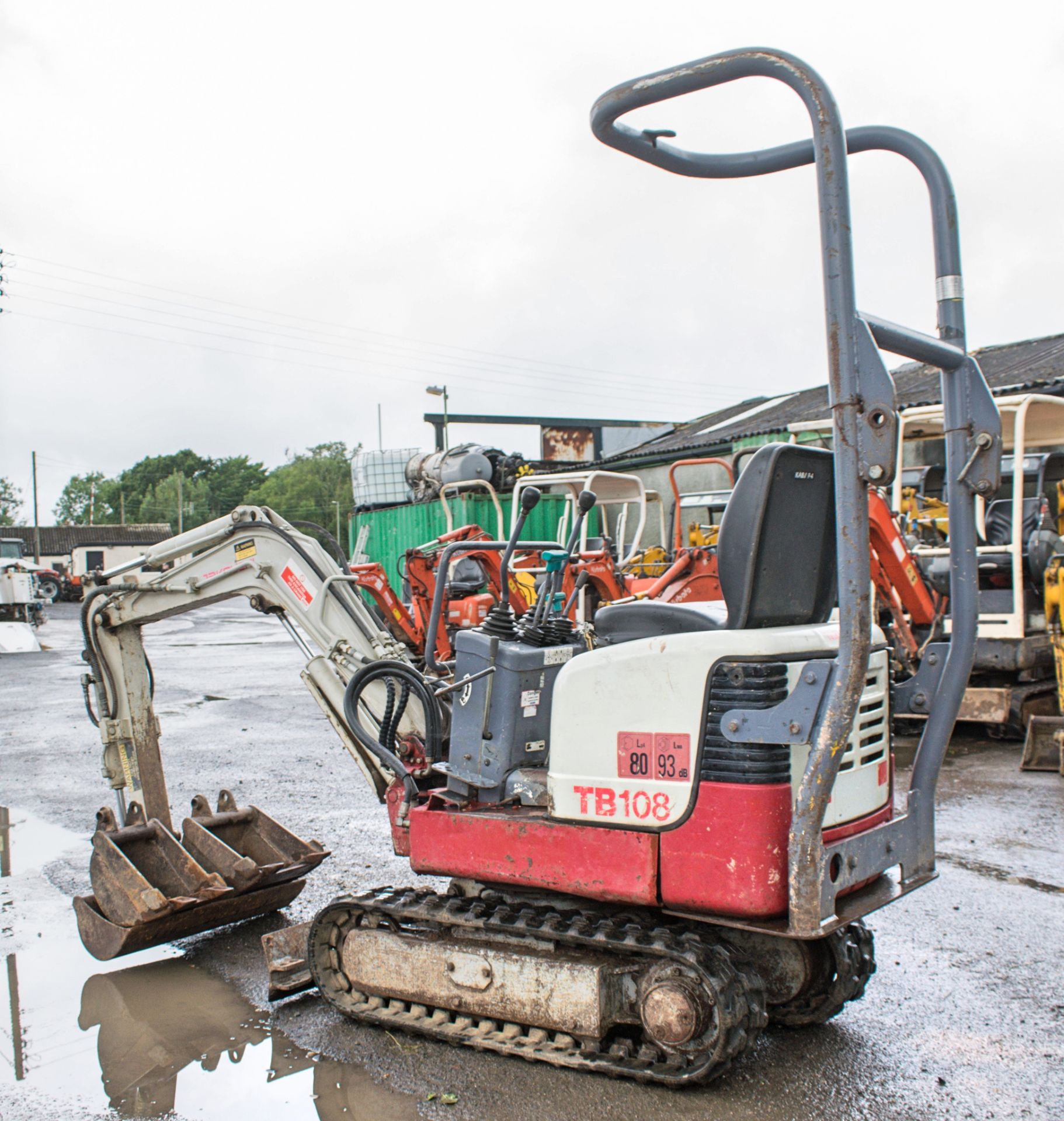 Takeuchi TB108 0.8 tonne rubber tracked micro excavator Year: 2003 S/N: 10810661 Recorded Hours: - Image 3 of 12