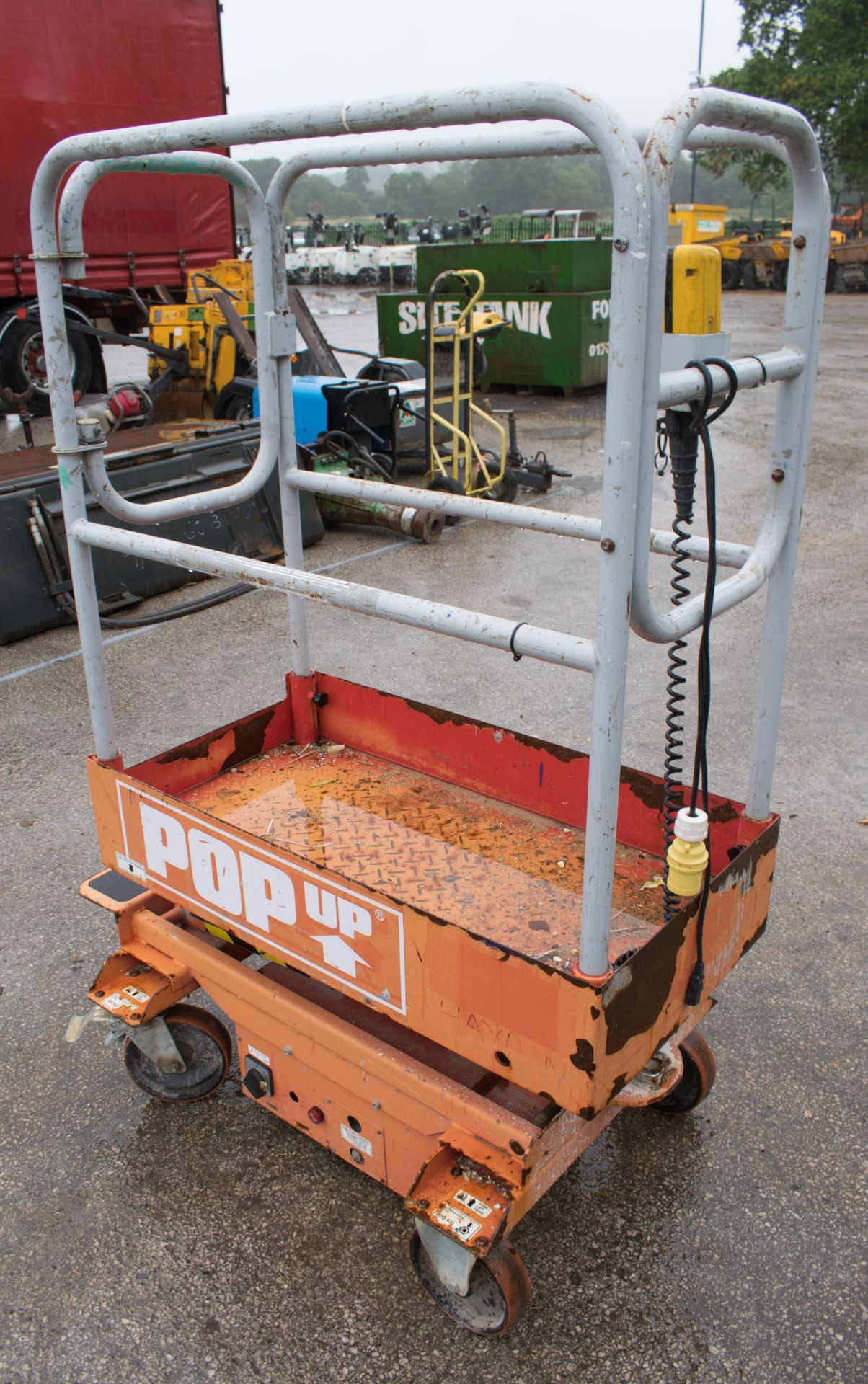 Pop-up battery electric push along scissor lift 08FT0147 - Image 2 of 2