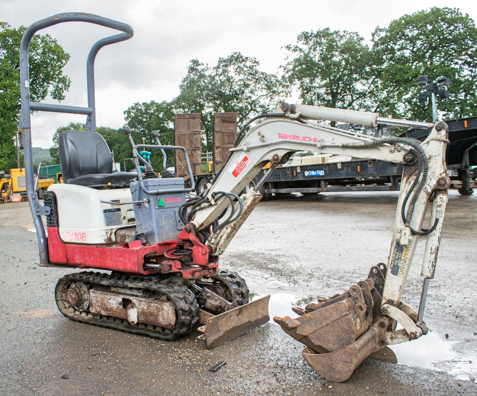 Takeuchi TB108 0.8 tonne rubber tracked micro excavator Year: 2003 S/N: 10810661 Recorded Hours: - Image 2 of 12