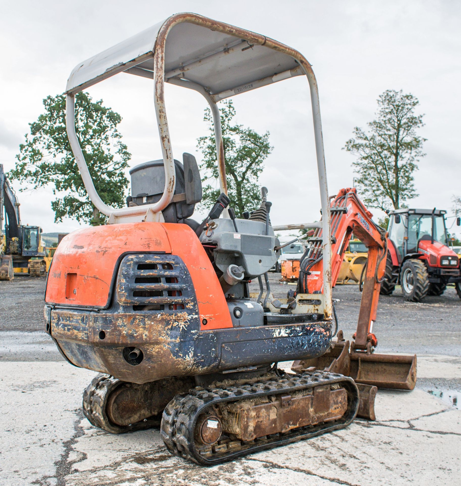 Kubota KX36-2 1.5 tonne rubber tracked mini excavator Year: 2004 S/N: Z059058 Recorded Hours: 3367 - Image 4 of 13