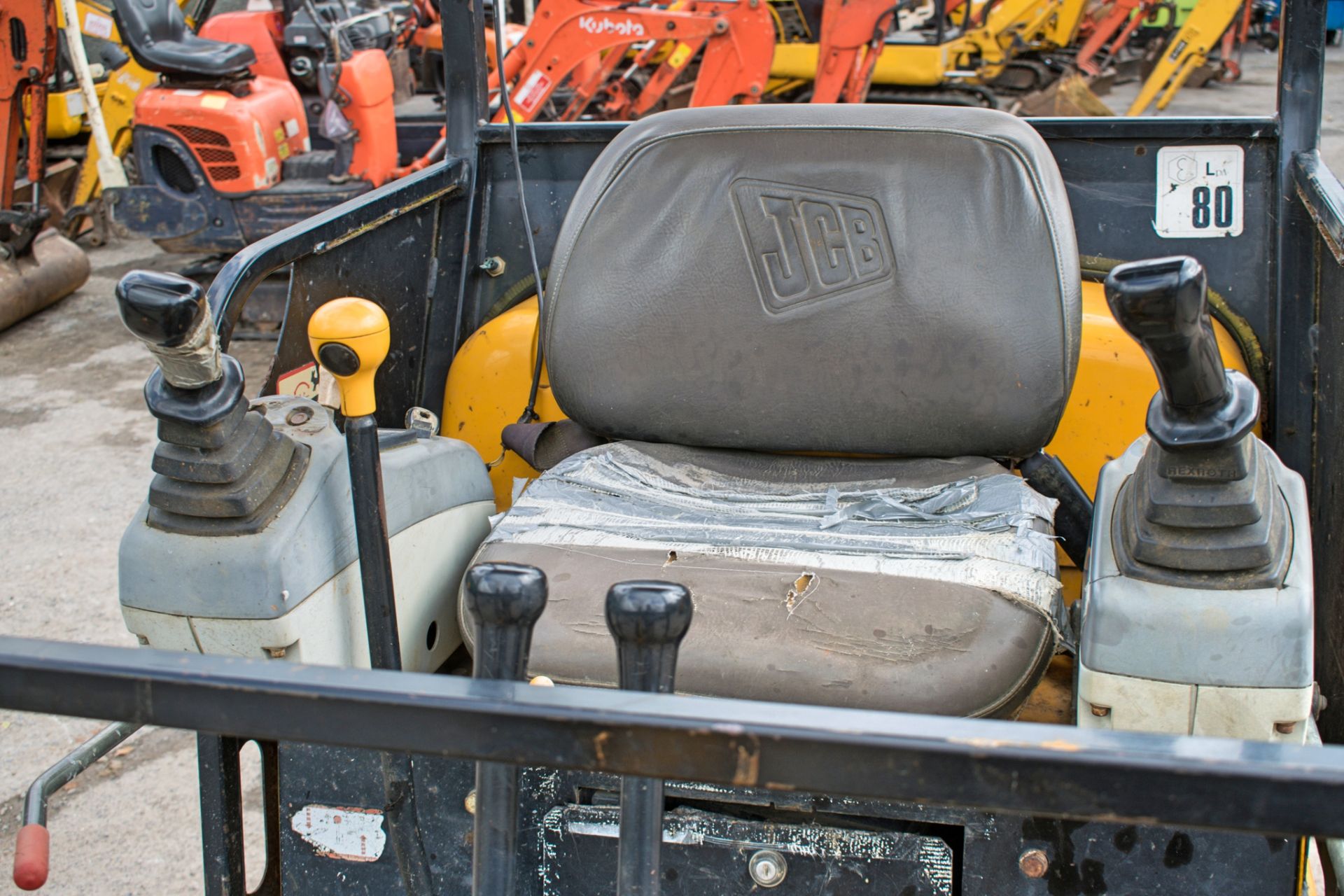 JCB 8015 1.5 tonne rubber tracked mini excavator Year: 2004 S/N: 1020825 Recorded Hours: 3032 - Image 12 of 12