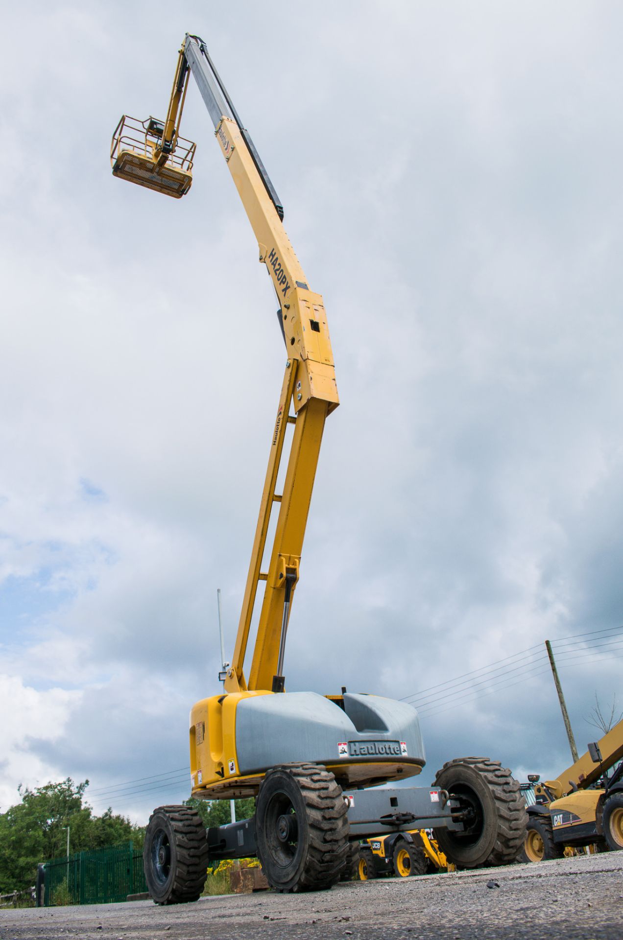 HAULOTTE HA20PX diesel driven articulated boom lift access platform Year: 2012 S/N: AD400588 - Image 7 of 14