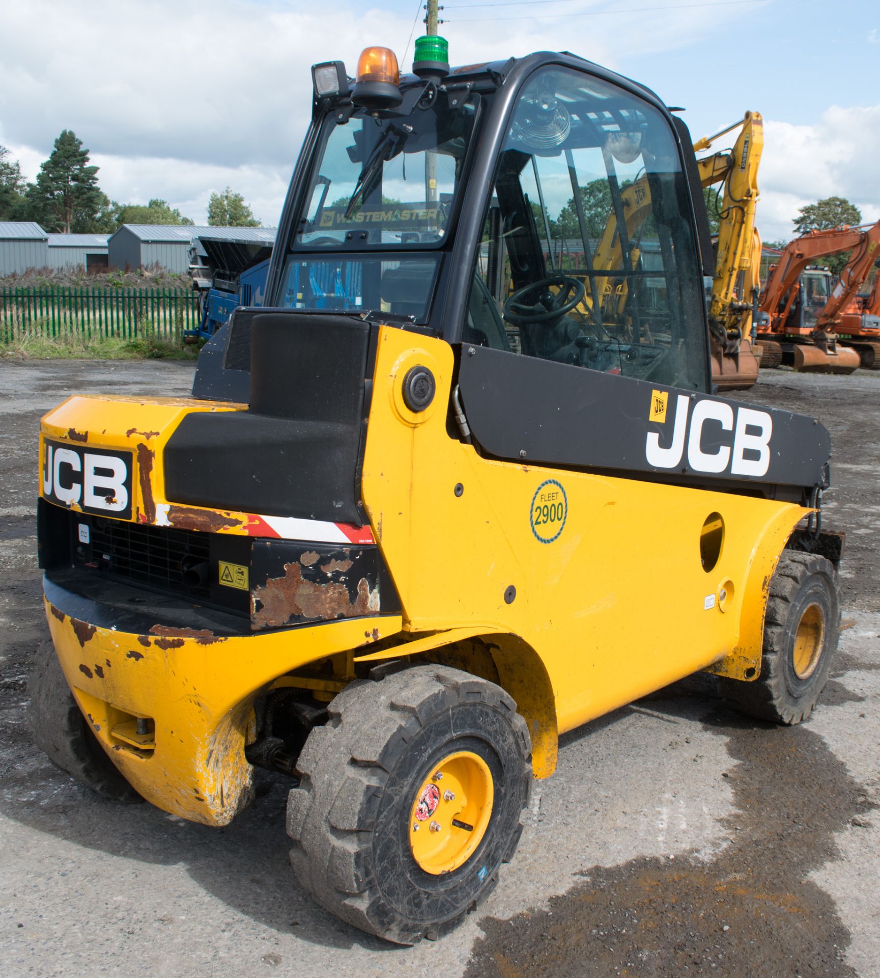 JCB TLT 35D 4wd Teletruck fork lift truck Year: 2014 S/N: 2252900 Recorded hours: 2857 - Image 4 of 8