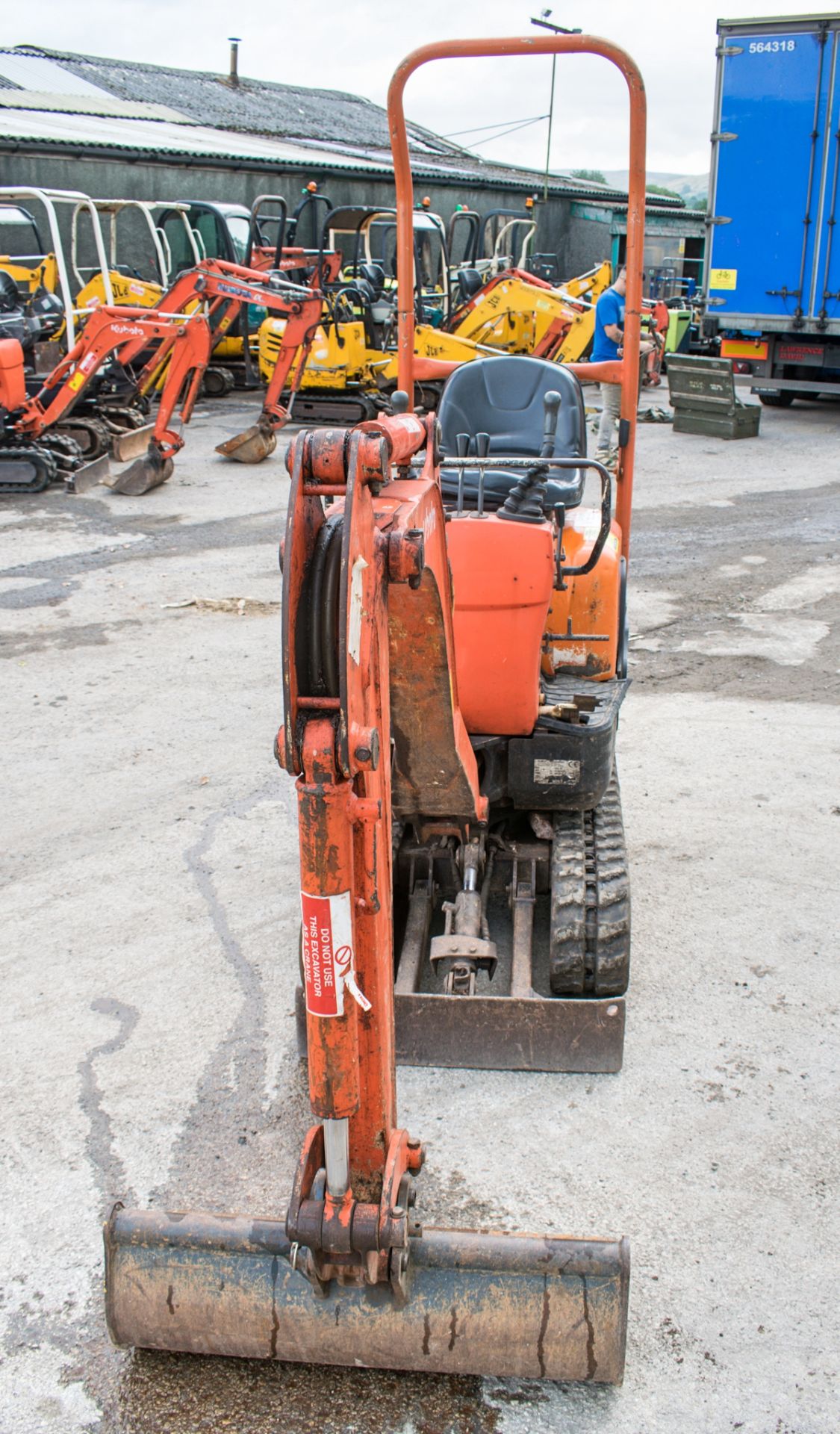 Kubota KX008 0.8 tonne rubber tracked excavator Year: 2004 S/N: 12388 Recorded Hours: 4151 blade, - Image 5 of 12