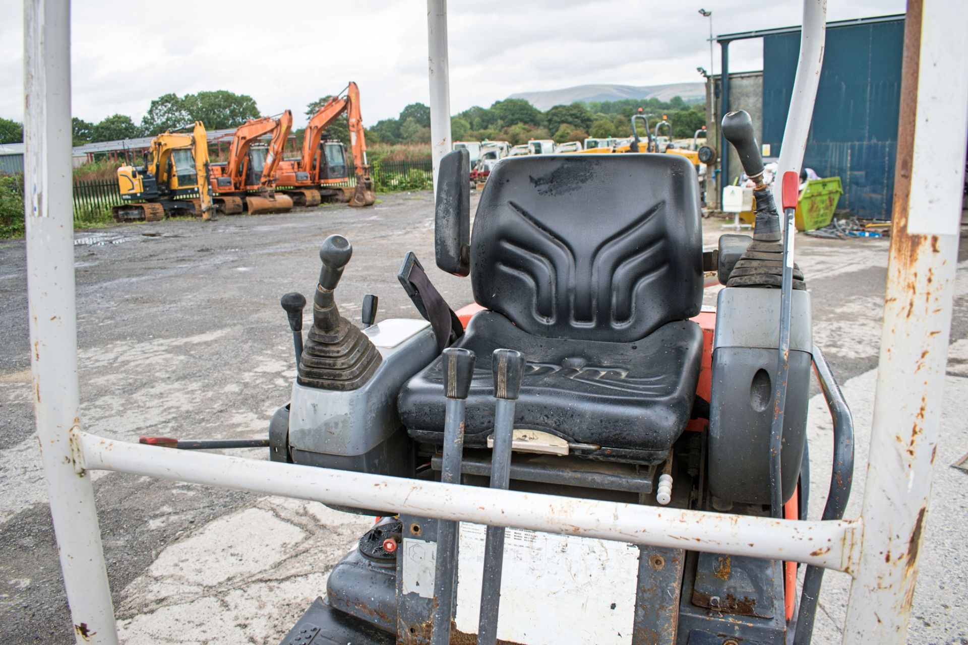 Kubota KX36-2 1.5 tonne rubber tracked mini excavator Year: 2004 S/N: Z059058 Recorded Hours: 3367 - Image 12 of 13