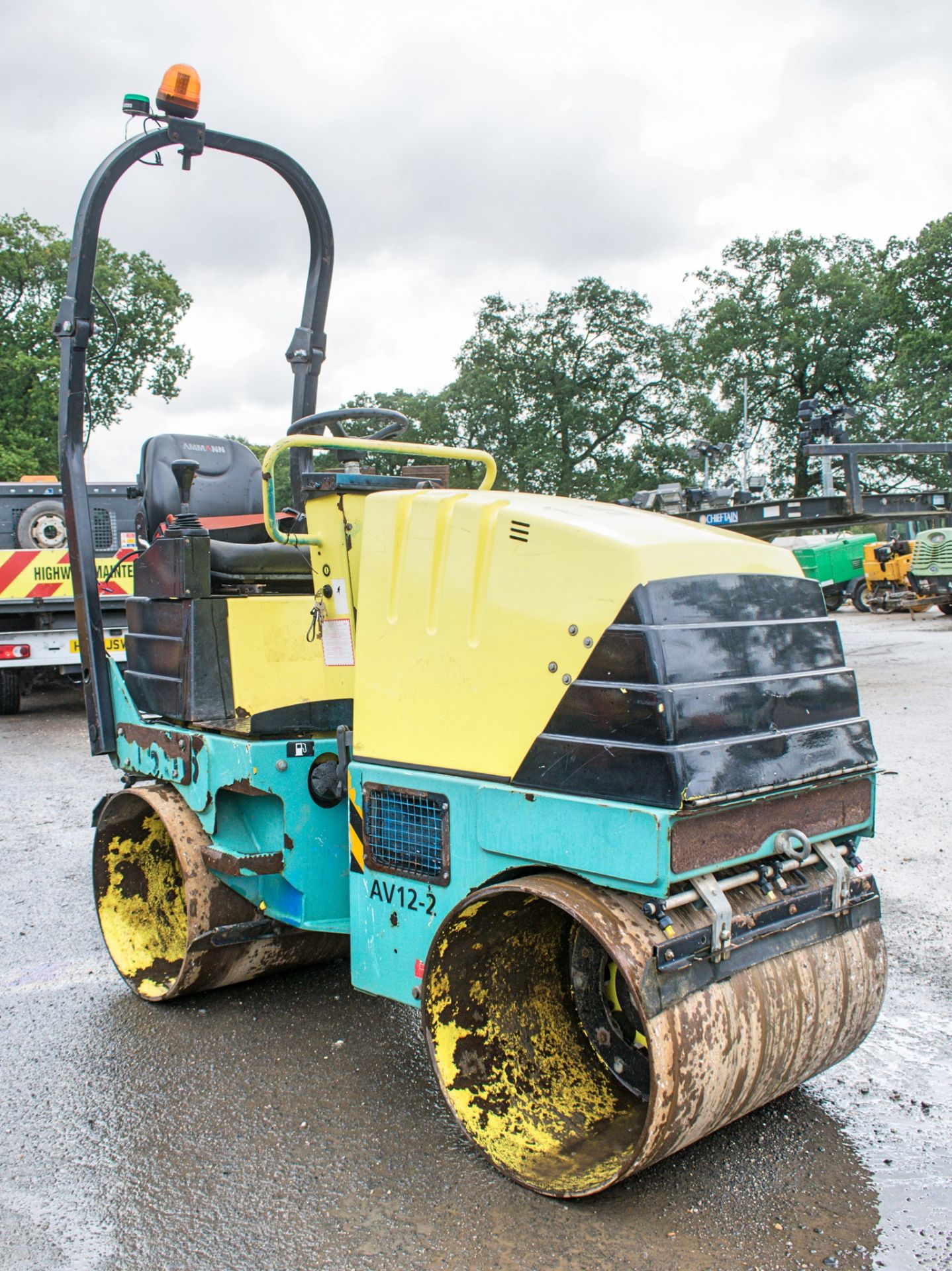 Ammann AV12-2 double drum ride on roller Year: 2011 S/N: B0012258 Recorded Hours: 730 1596 - Image 2 of 11