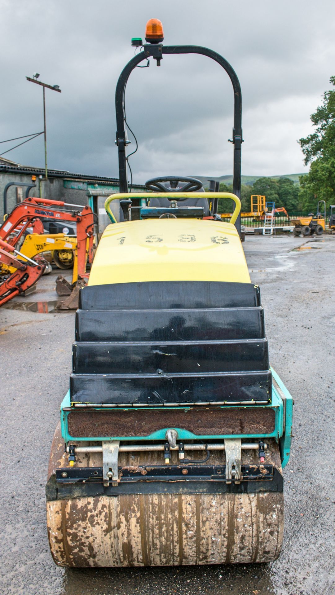 Ammann AV12-2 double drum ride on roller Year: 2011 S/N: B0012258 Recorded Hours: 730 1596 - Image 5 of 11