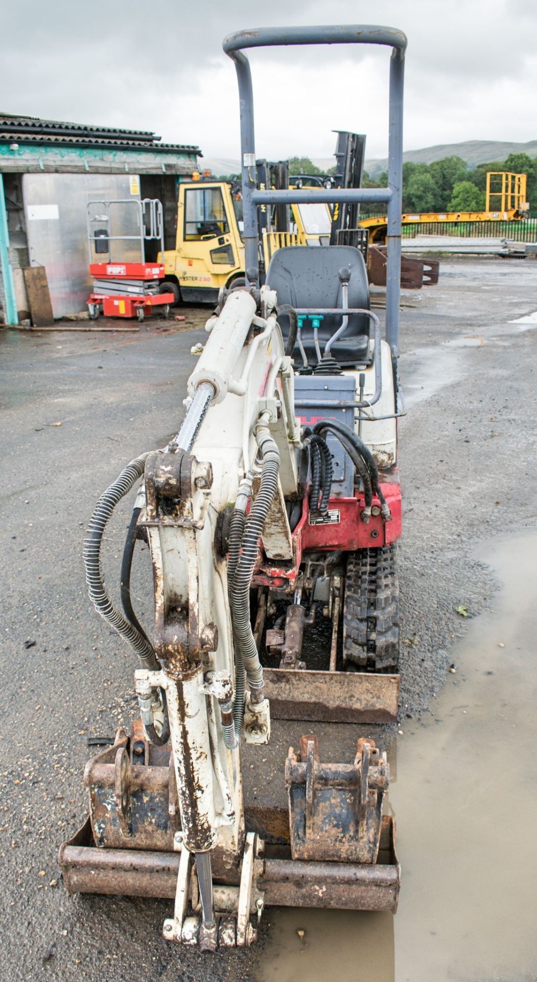 Takeuchi TB108 0.8 tonne rubber tracked micro excavator Year: 2003 S/N: 10810661 Recorded Hours: - Image 5 of 12