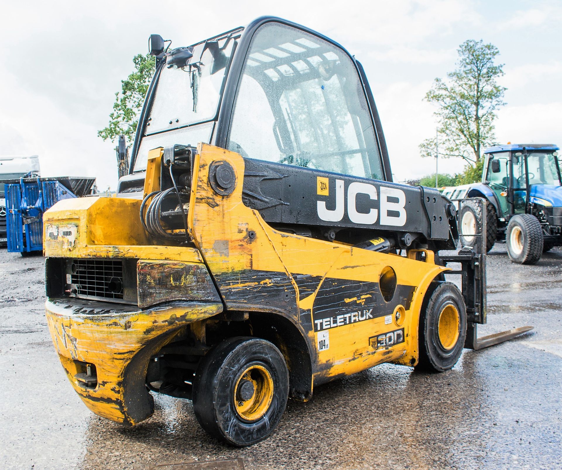 JCB TLT 30D Teletruck telescopic fork lift truck Year: 2013 S/N: 1541882 Recorded hours: 5051 - Image 4 of 10