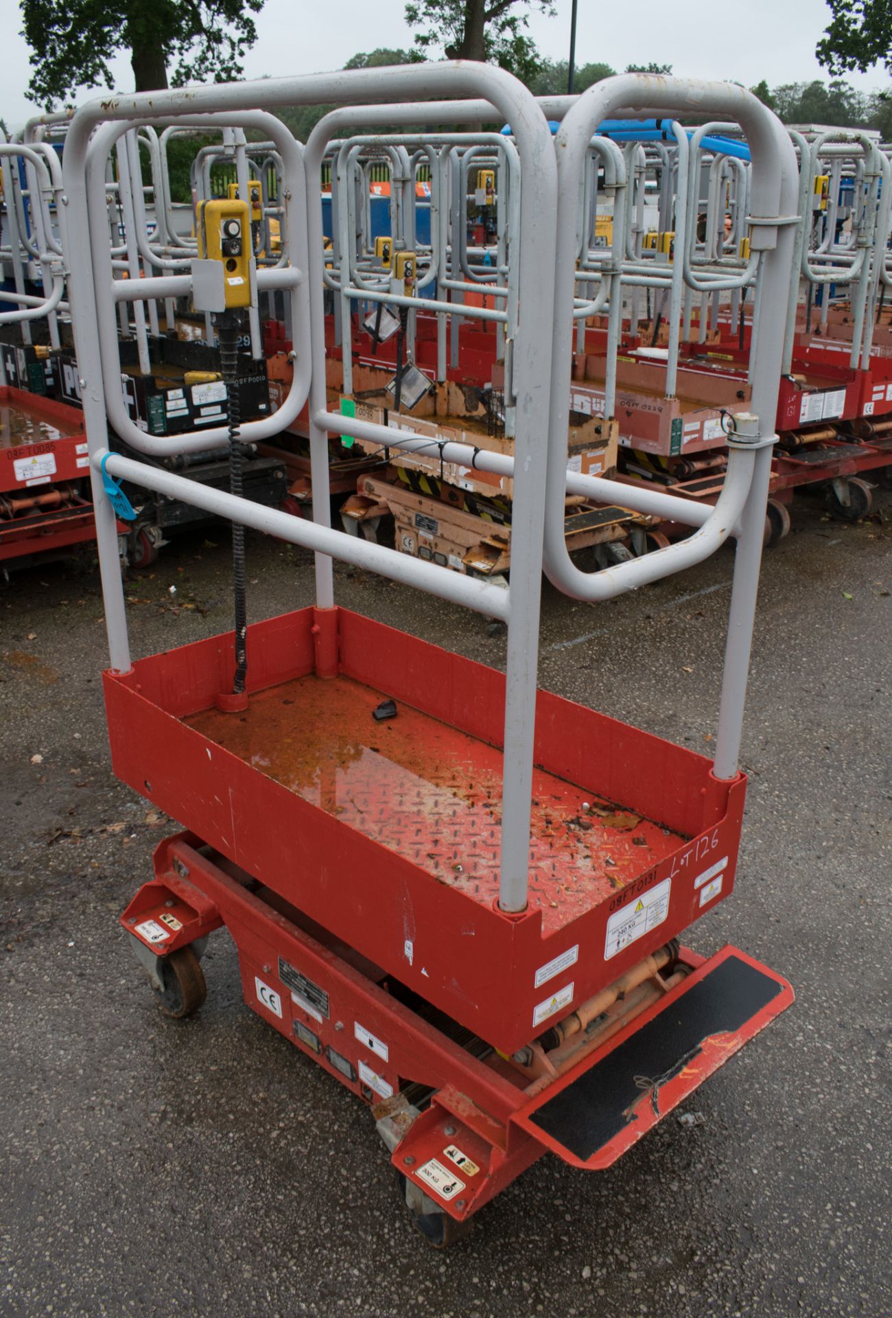 Pop-up battery electric push along scissor lift 08FT0131