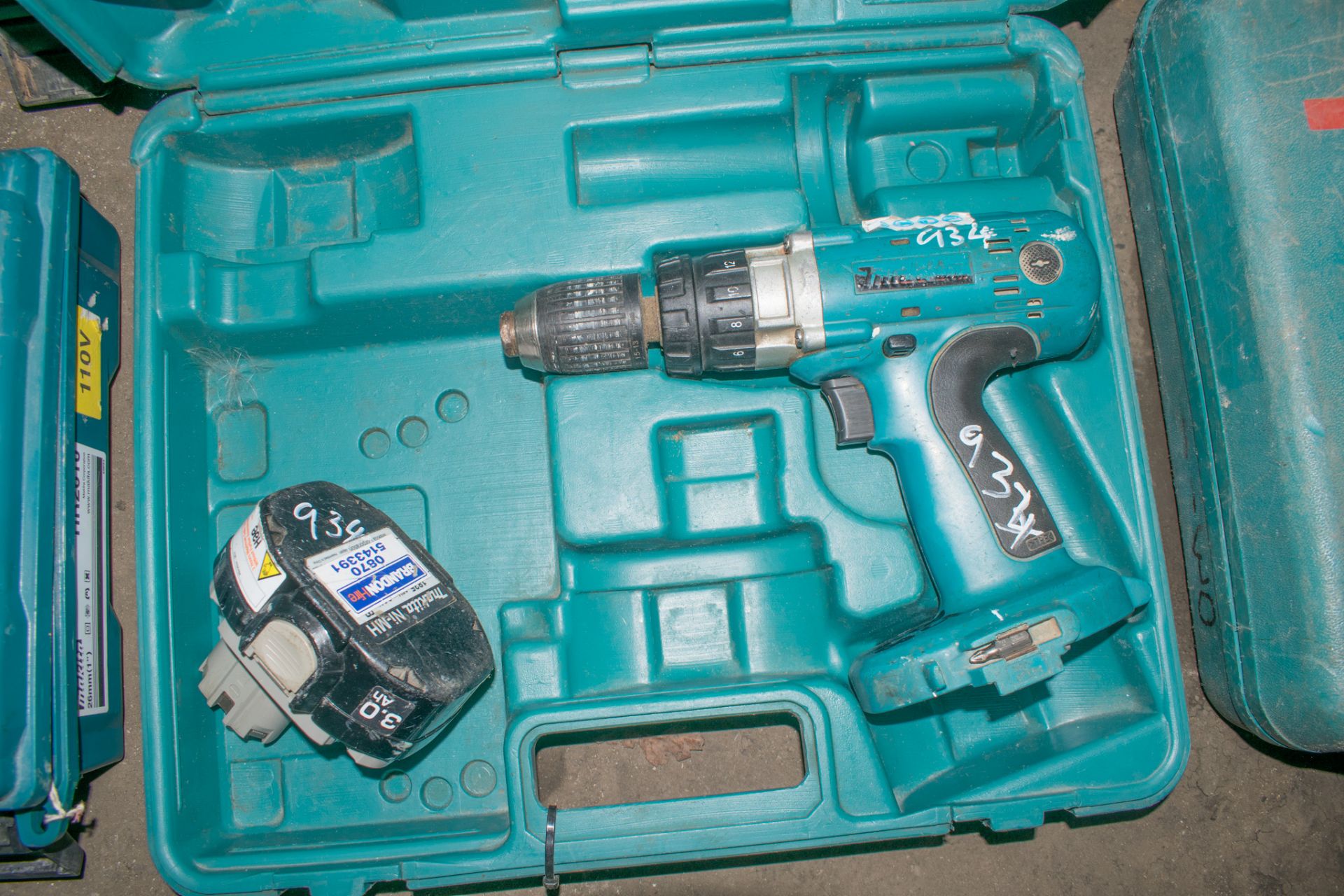 Makita cordless power drill c/w battery & carry case ** No charger **