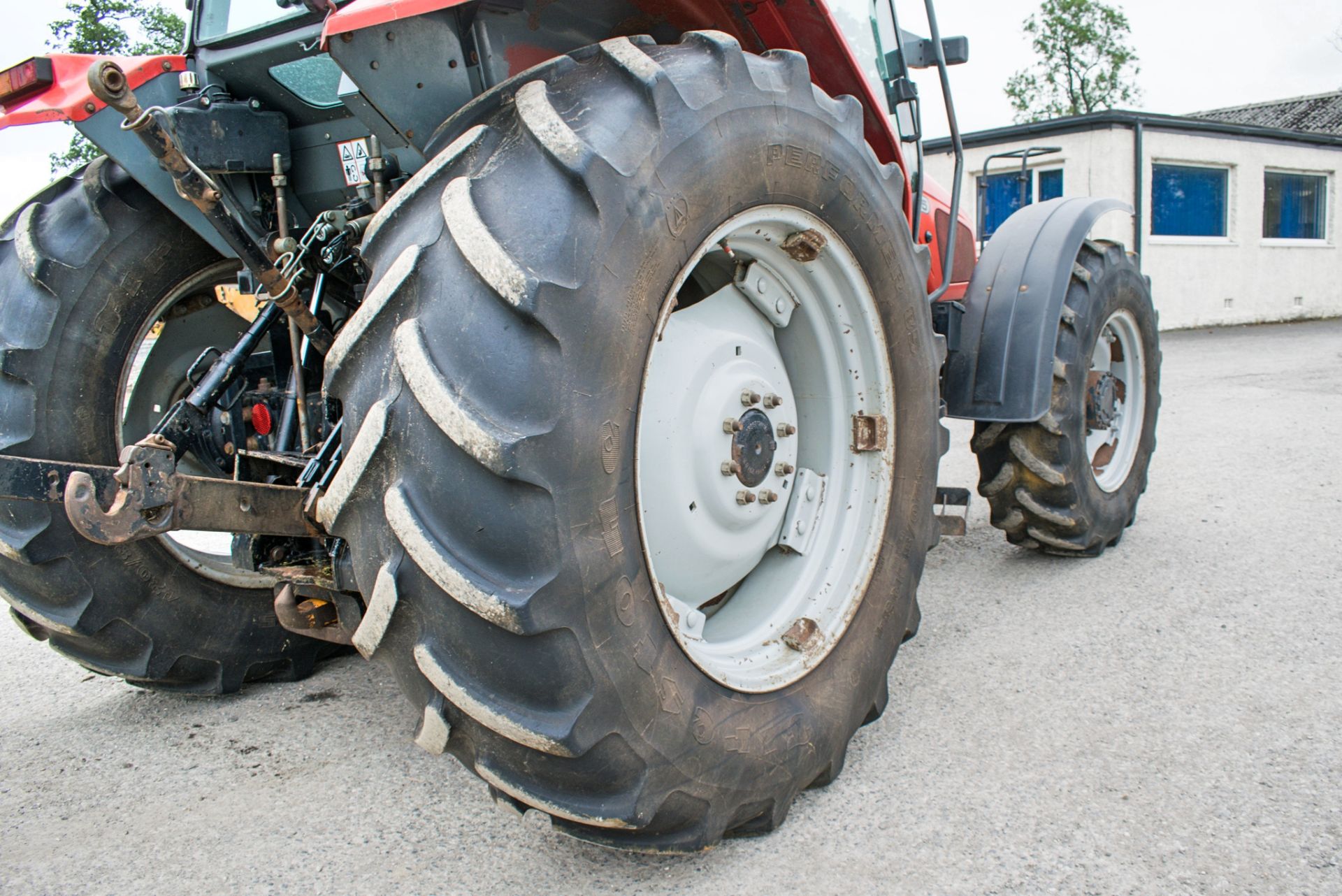 Massey Ferguson 4255 tractor Year: 2001 Recorded Hours: 4934 - Image 8 of 14