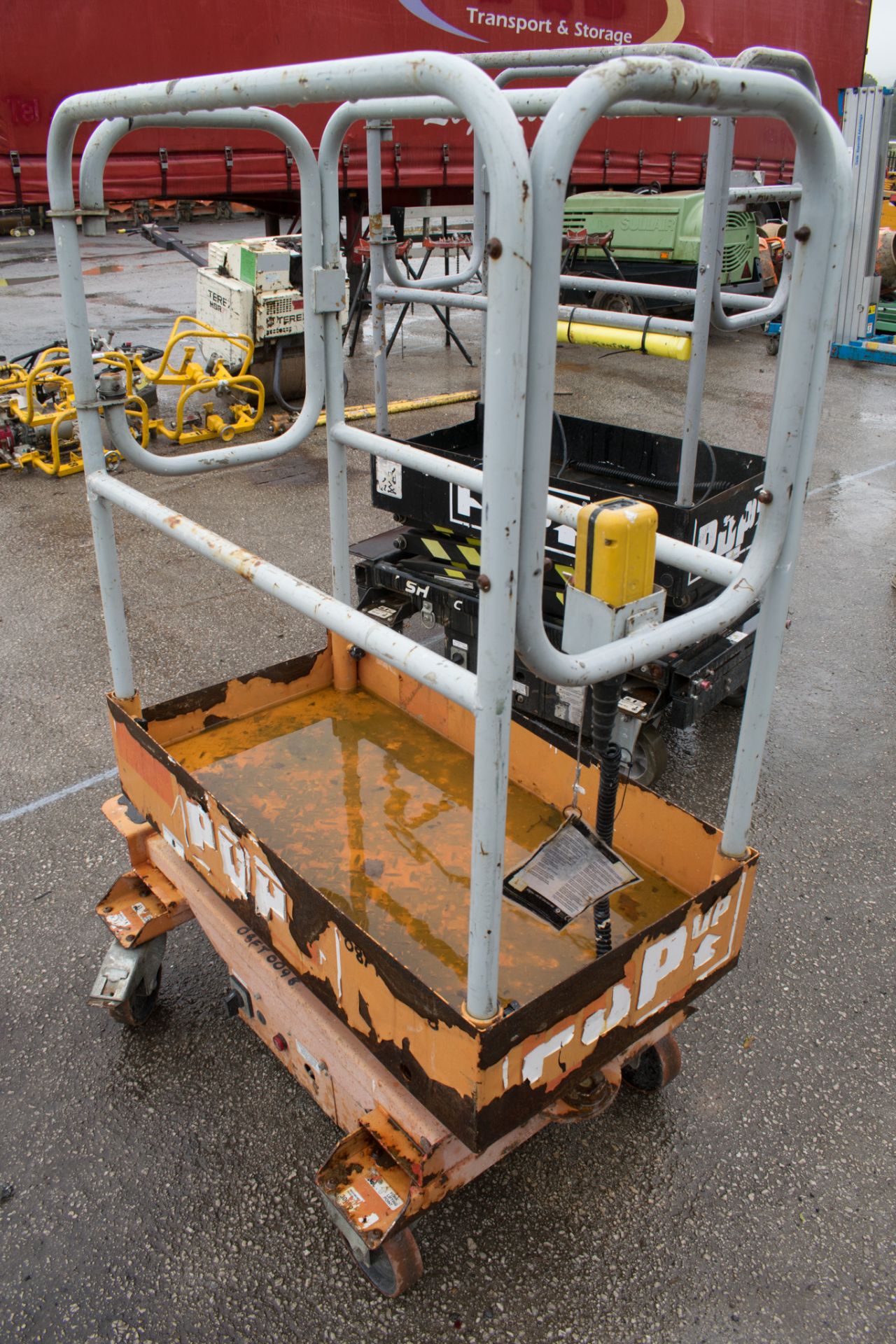 Pop-up battery electric push along scissor lift 0098 - Image 2 of 2