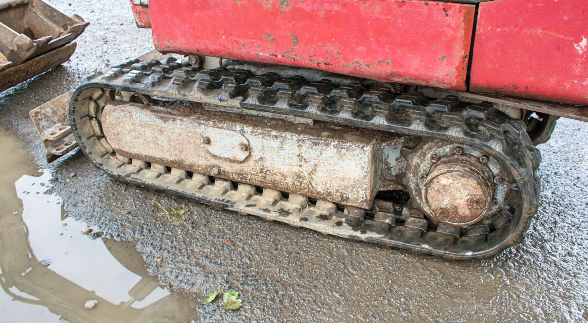 Takeuchi TB108 0.8 tonne rubber tracked micro excavator Year: 2003 S/N: 10810661 Recorded Hours: - Image 8 of 12